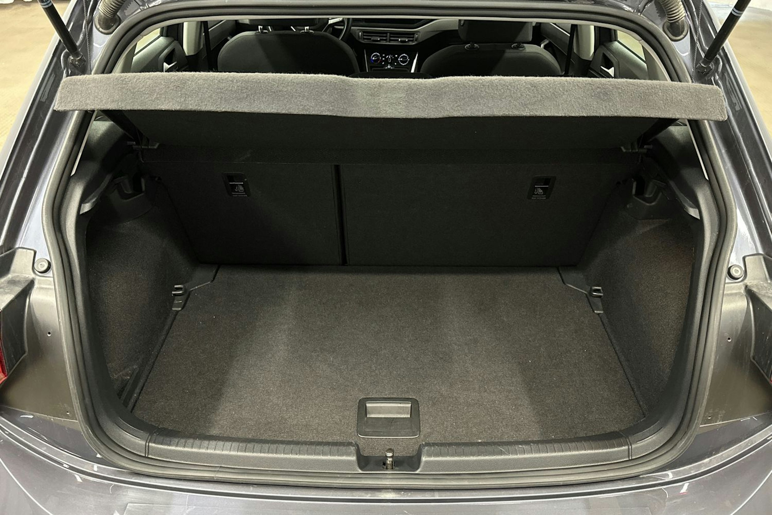 harmaa Volkswagen Polo 2023 kuva 14.