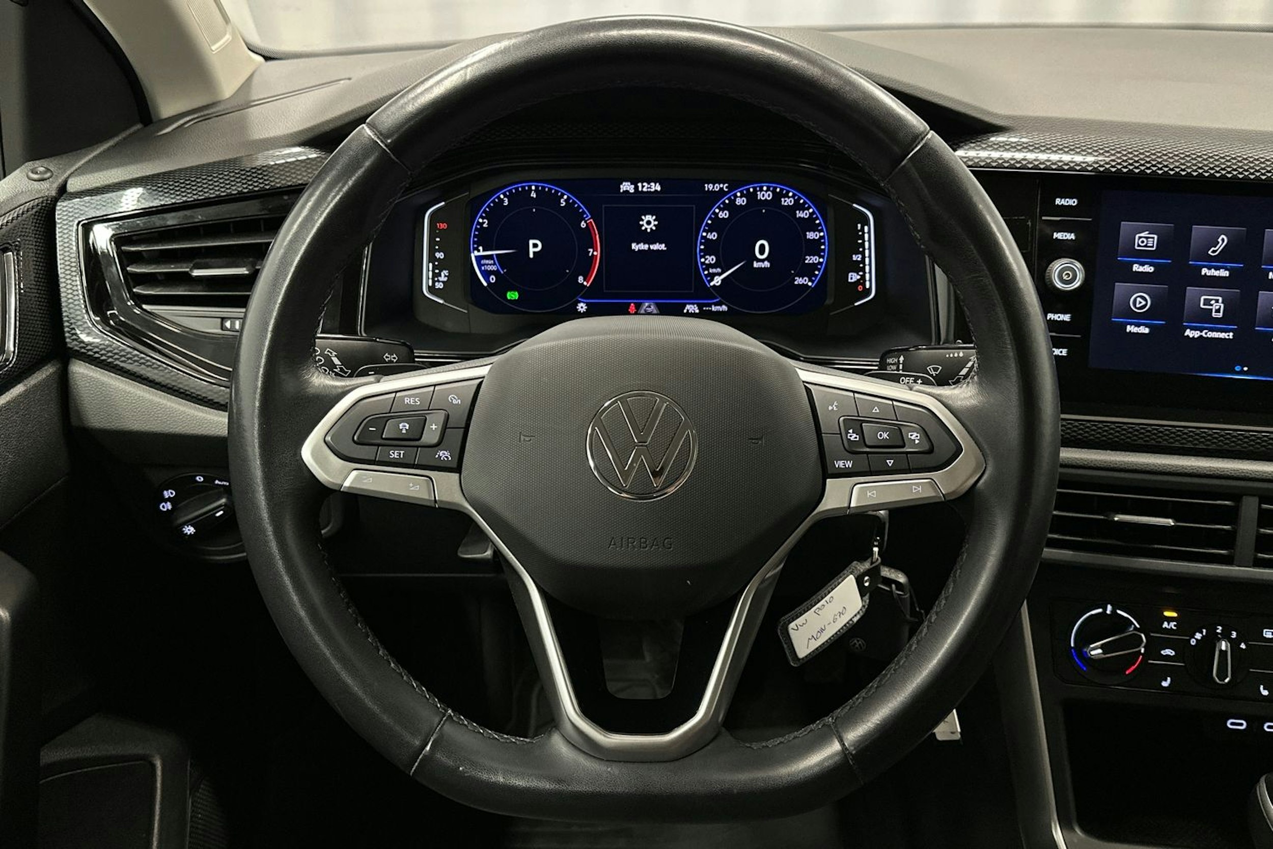 harmaa Volkswagen Polo 2023 kuva 16.