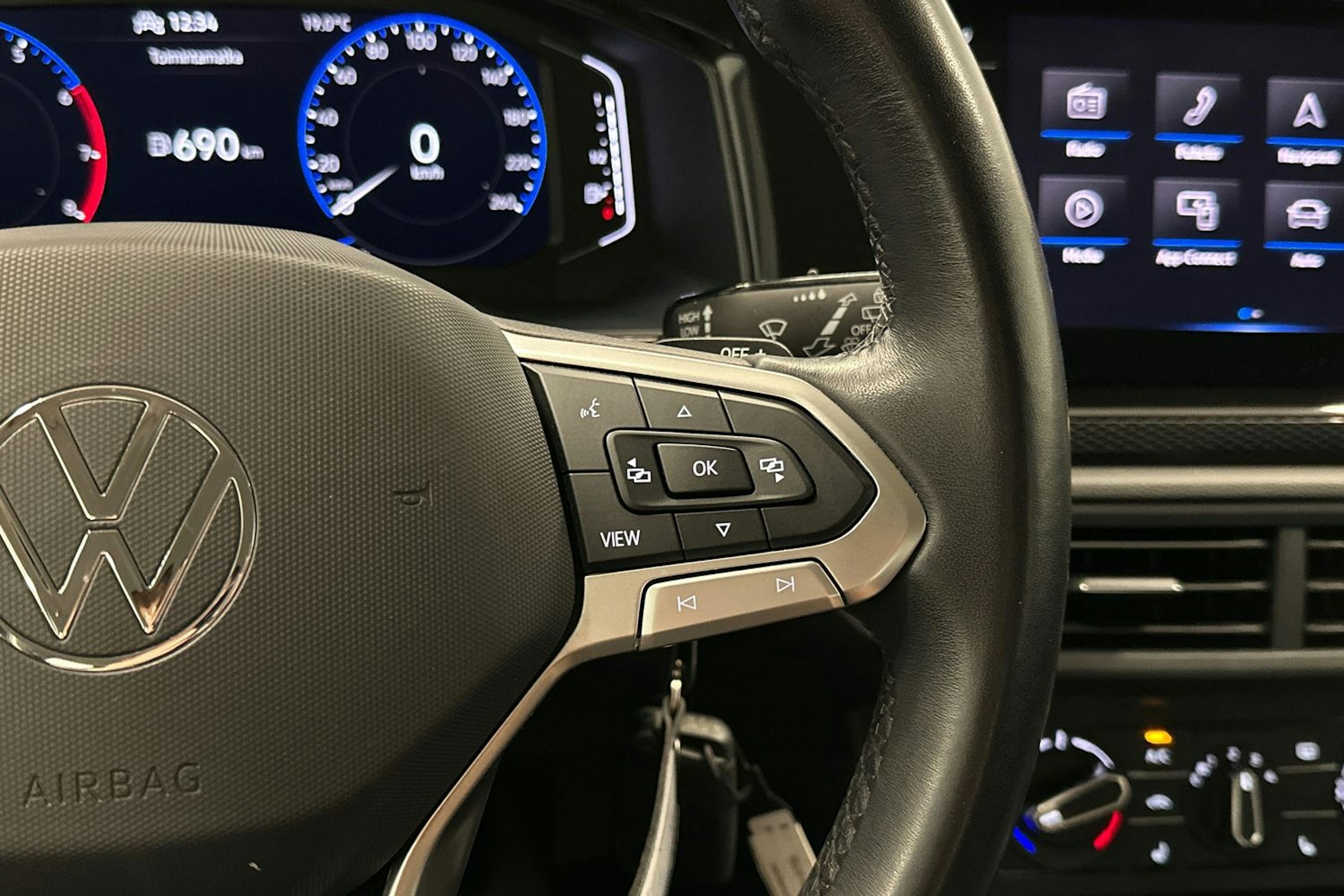 harmaa Volkswagen Polo 2023 kuva 18.