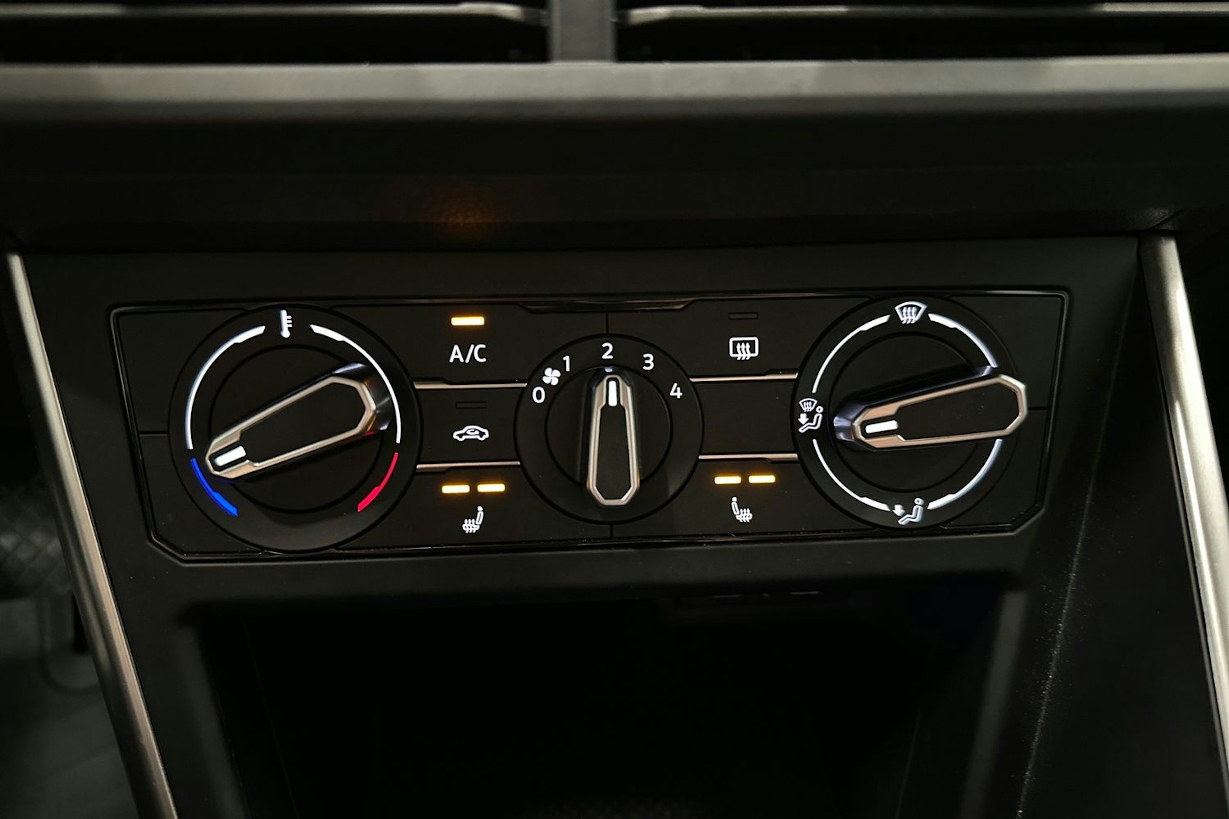 harmaa Volkswagen Polo 2023 kuva 20.