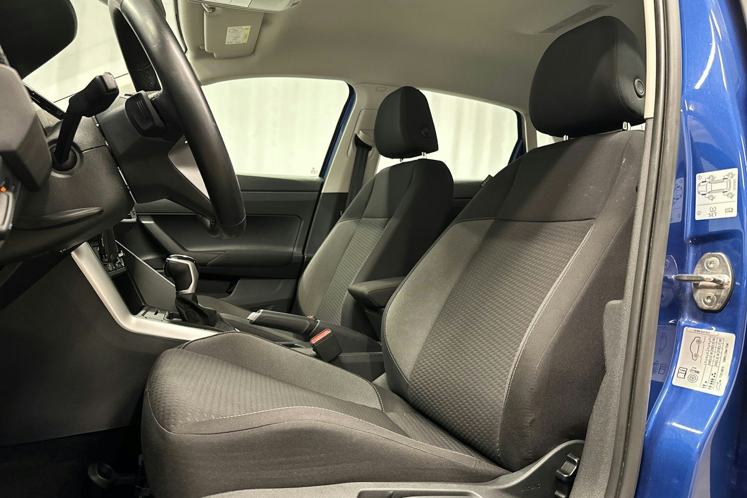 sininen Volkswagen Polo 2023 kuva 13.
