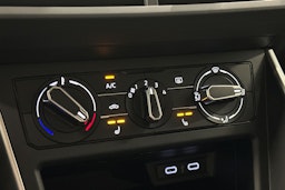 sininen Volkswagen Polo 2023 kuva 15.
