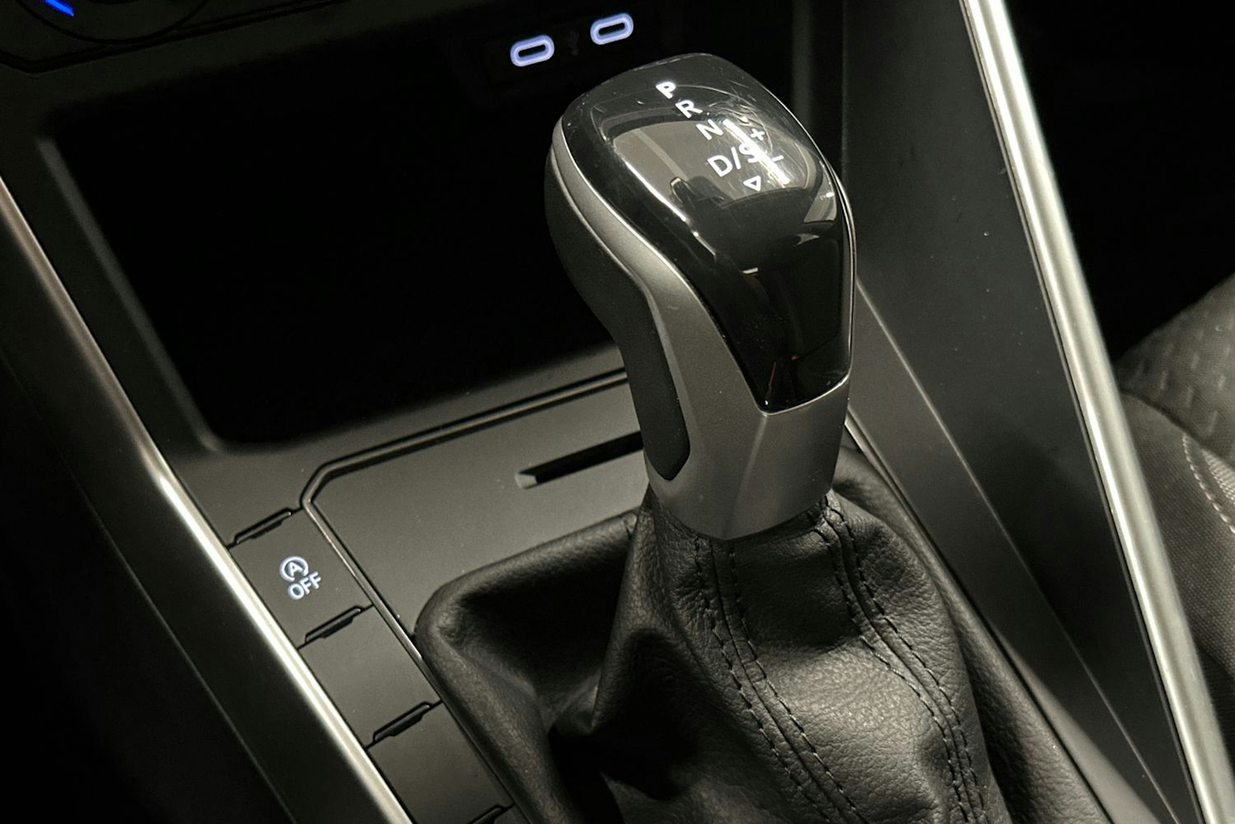 sininen Volkswagen Polo 2023 kuva 16.