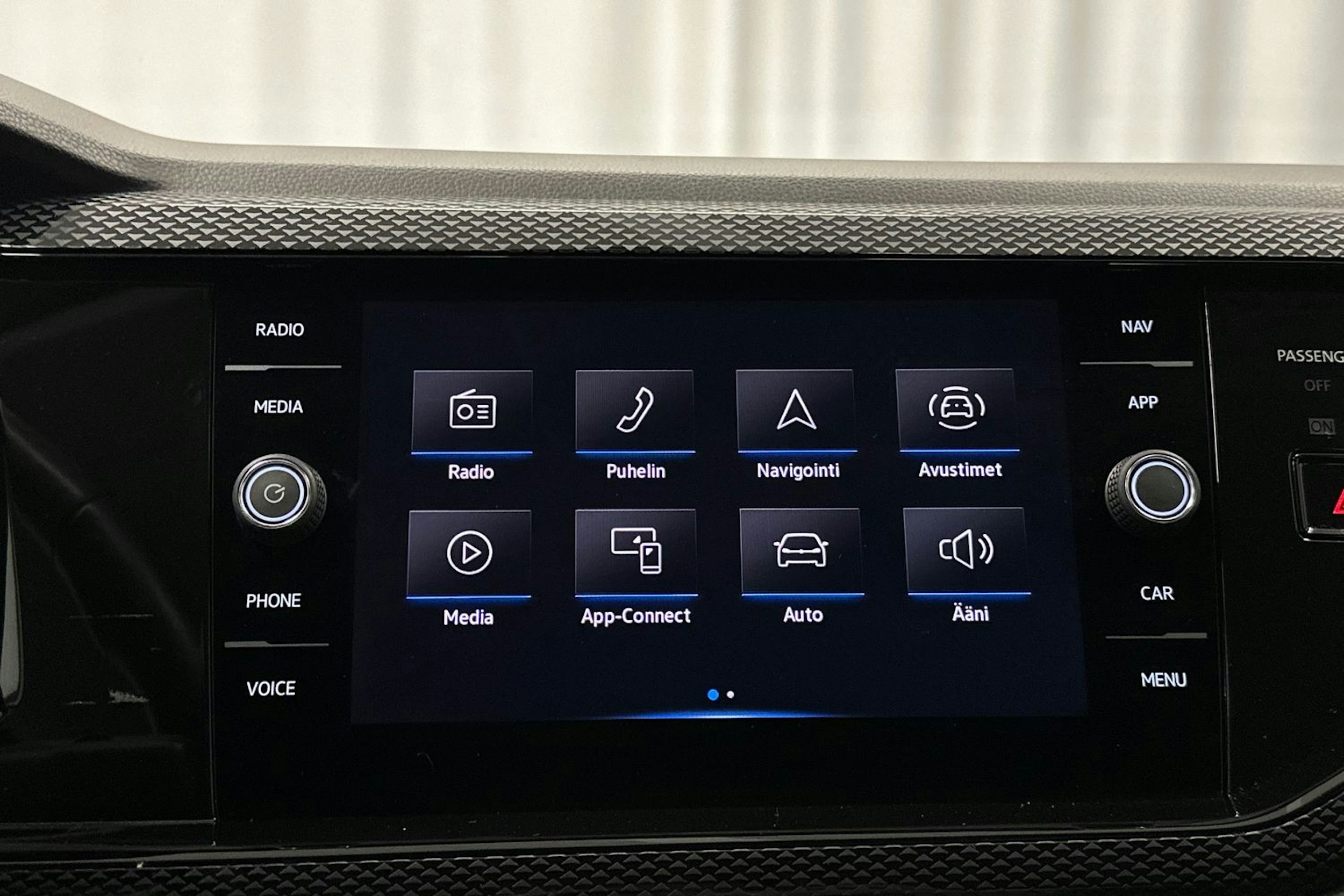 sininen Volkswagen Polo 2023 kuva 17.