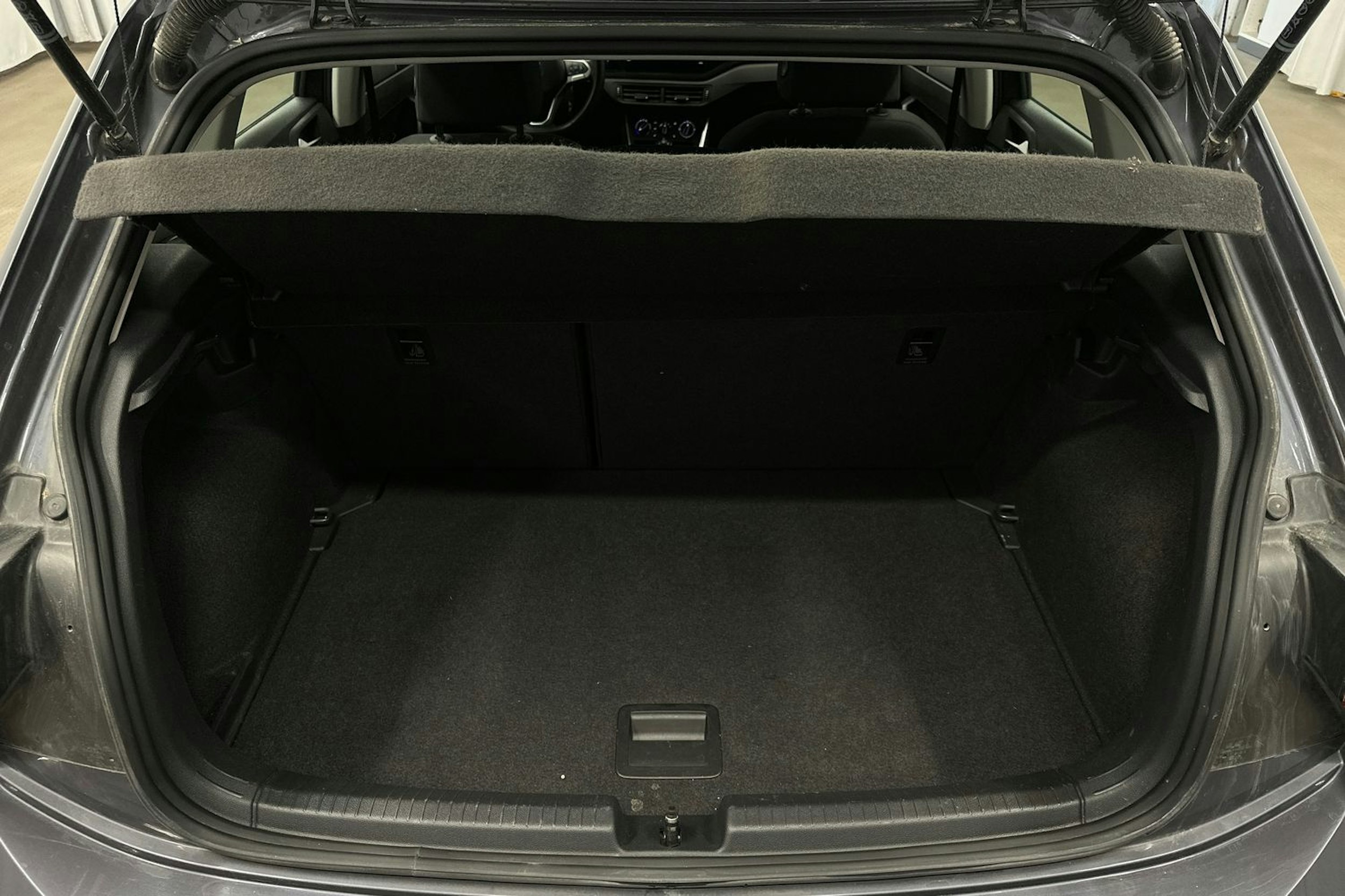 harmaa Volkswagen Polo 2023 kuva 14.