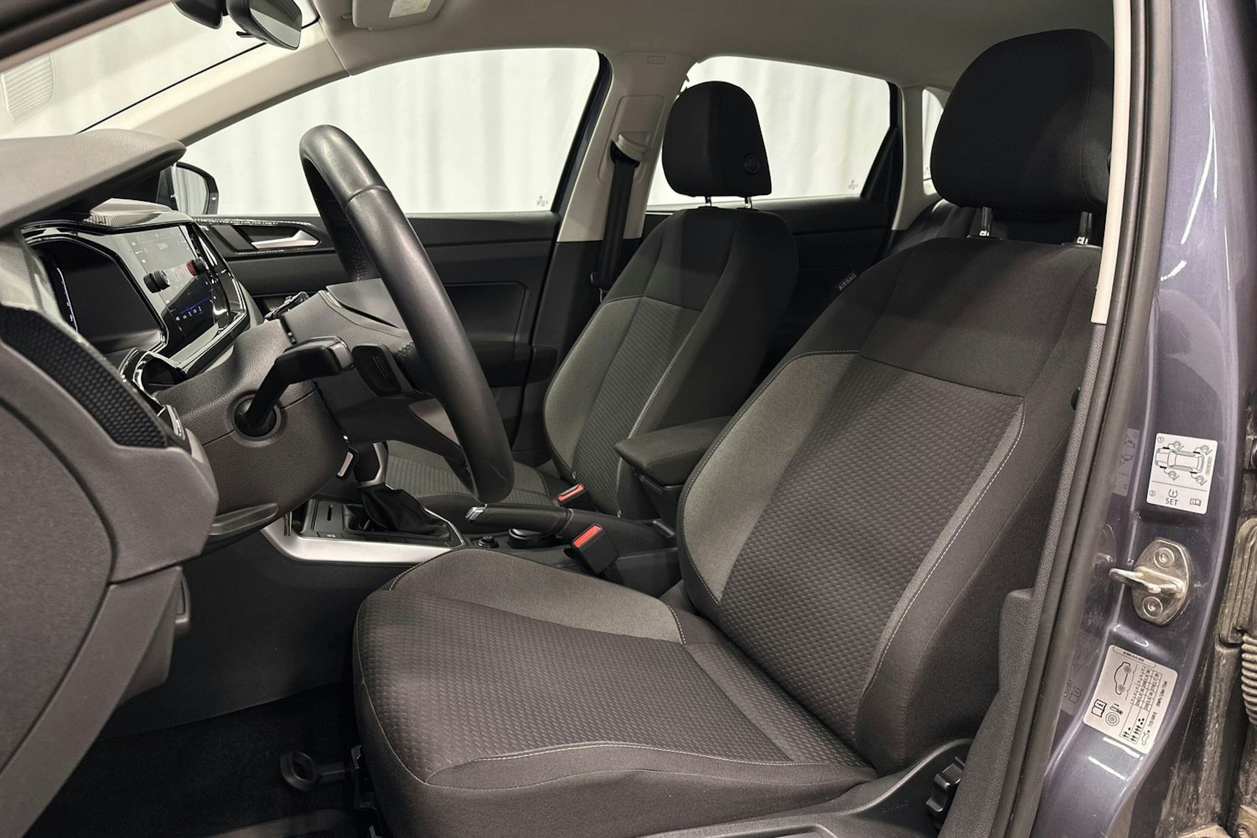 harmaa Volkswagen Polo 2023 kuva 15.