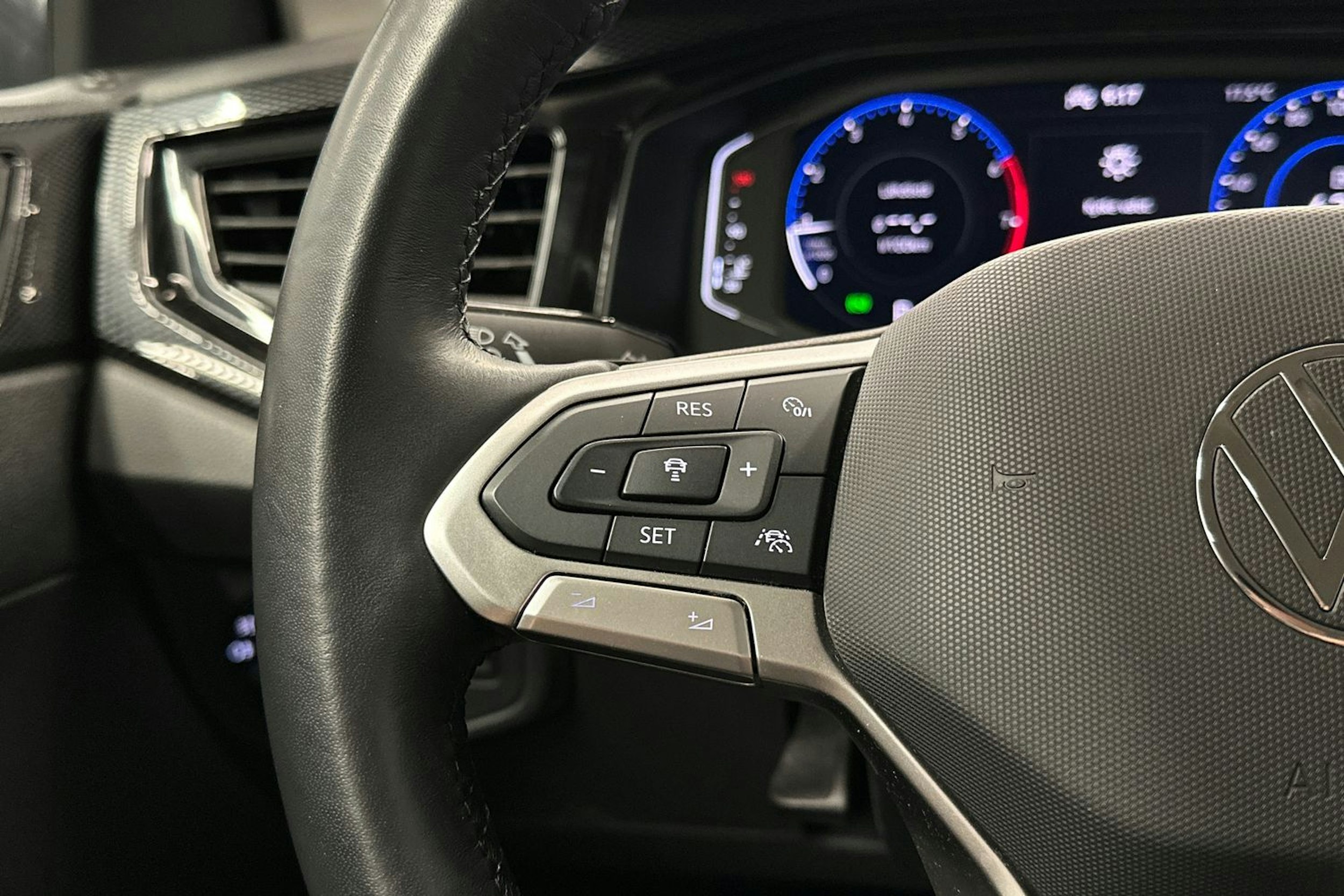 harmaa Volkswagen Polo 2023 kuva 17.