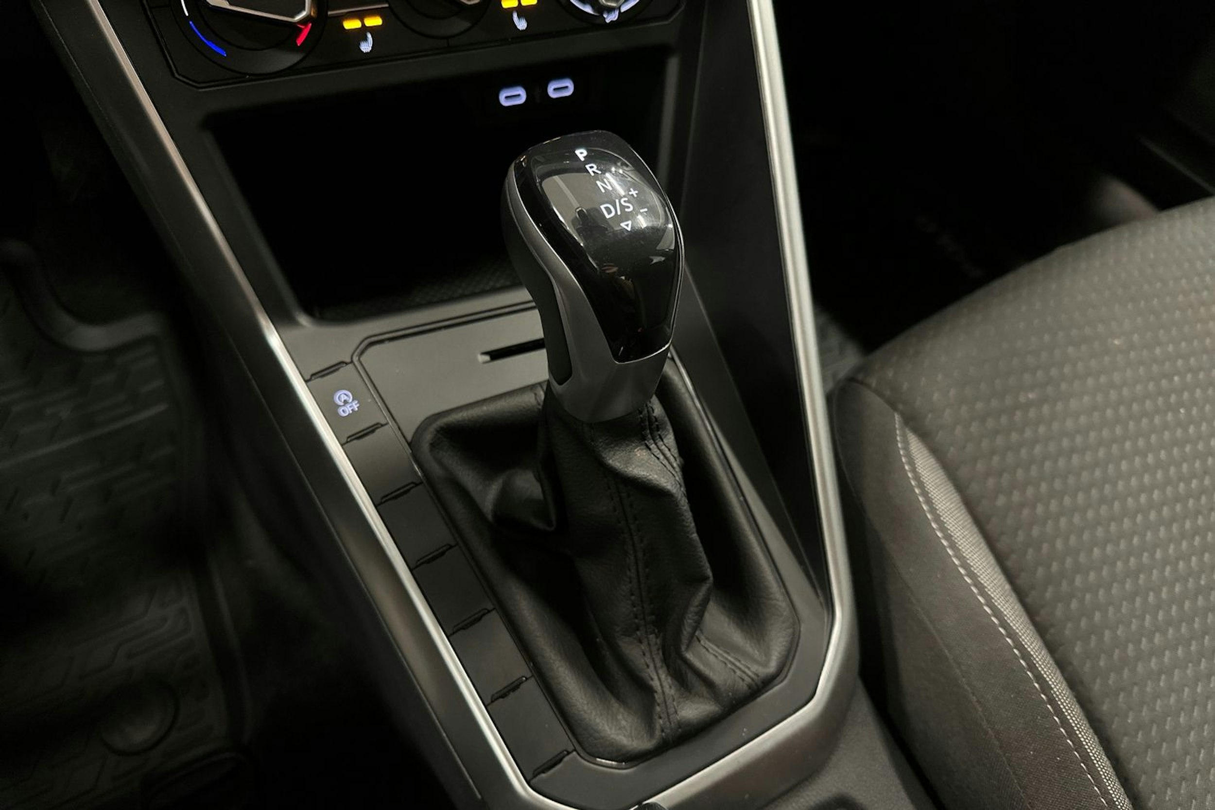 harmaa Volkswagen Polo 2023 kuva 20.
