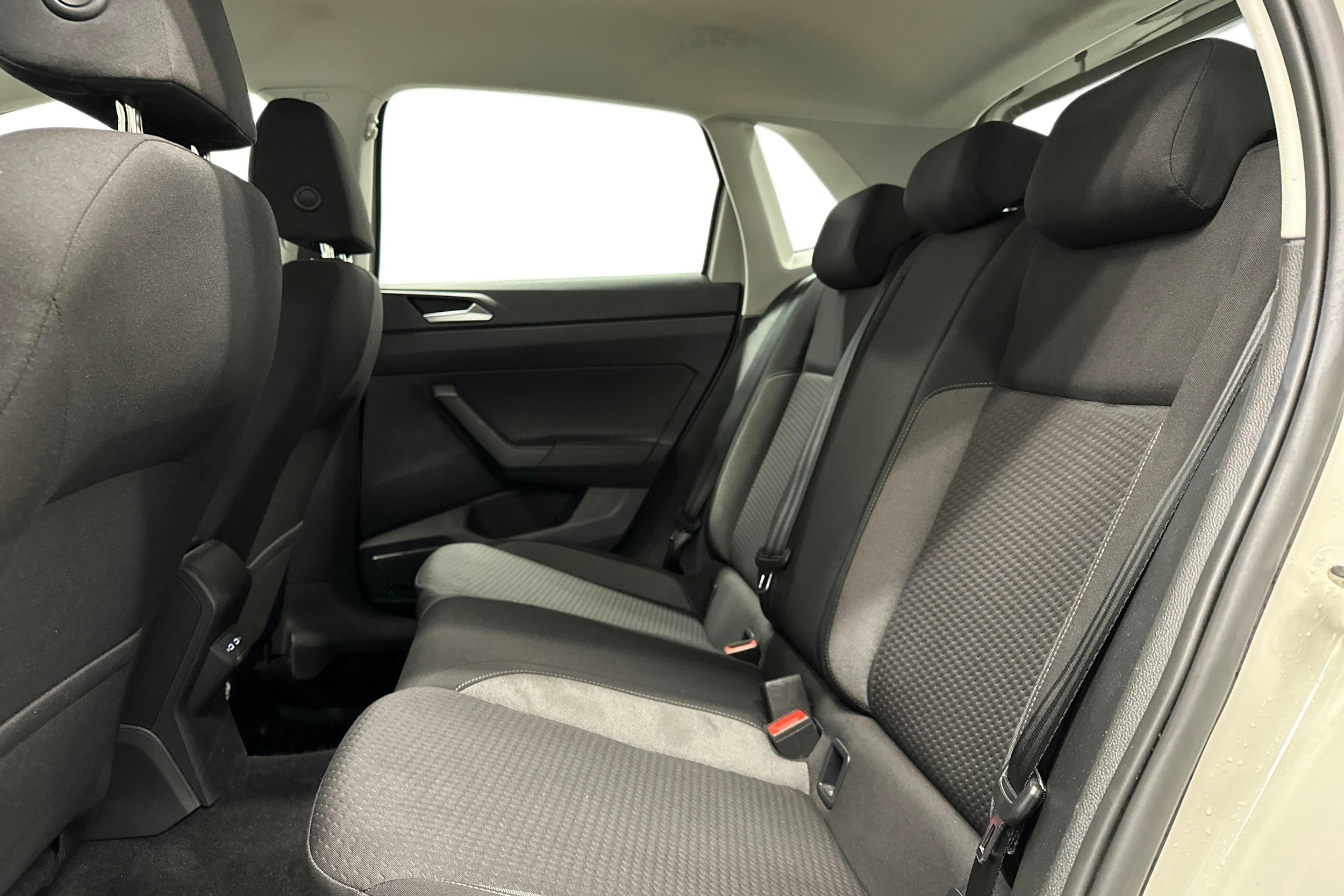 harmaa Volkswagen Polo 2023 kuva 8.