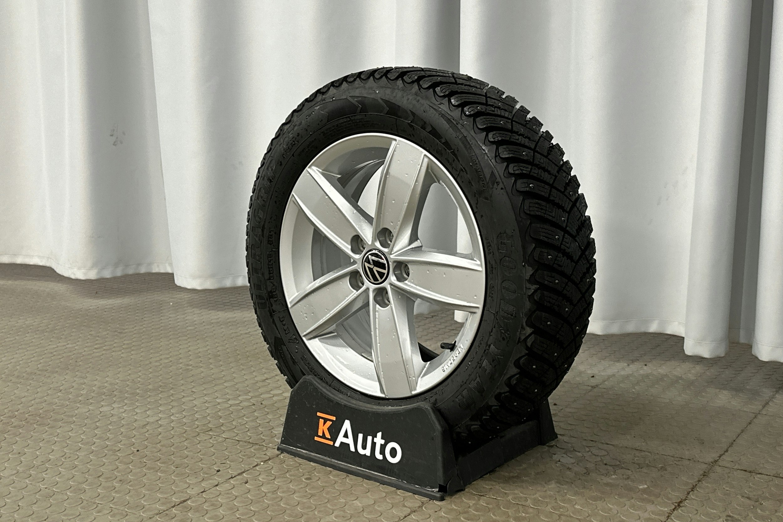 harmaa Volkswagen Polo 2023 kuva 10.