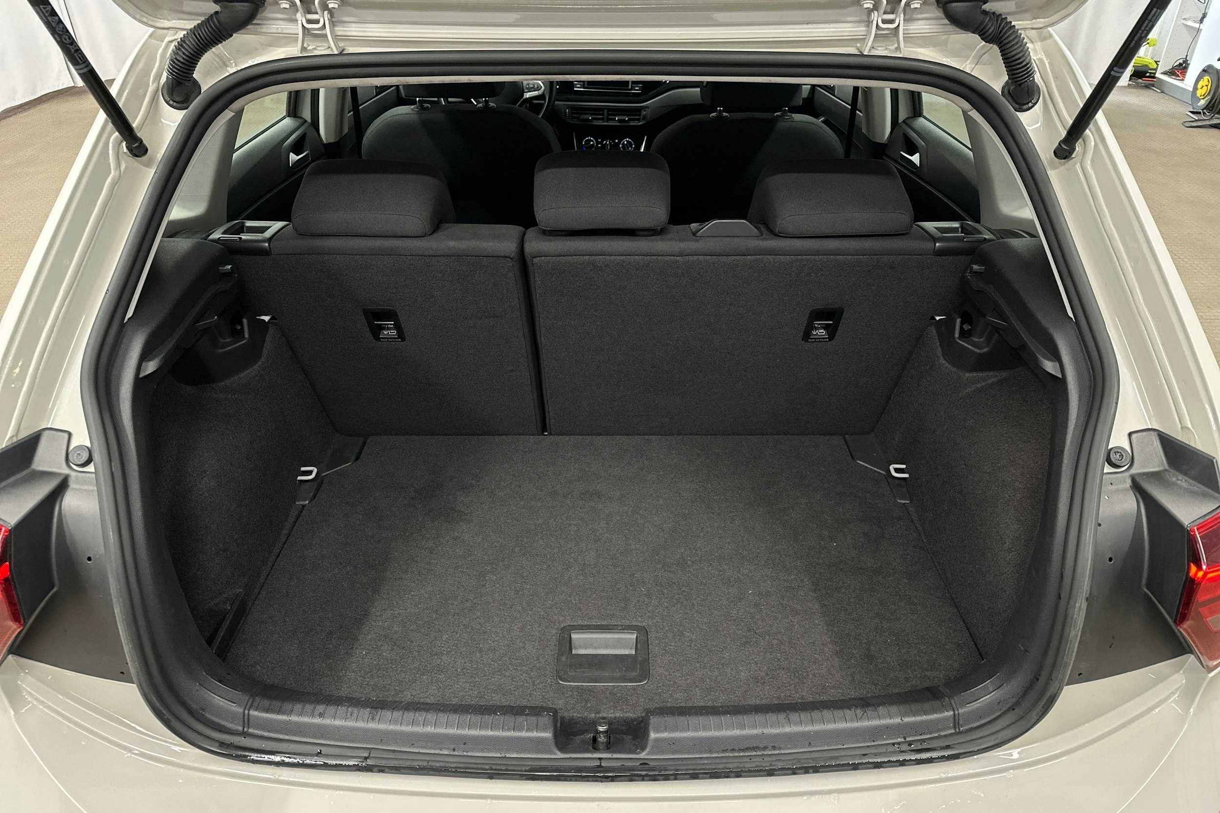 harmaa Volkswagen Polo 2023 kuva 11.