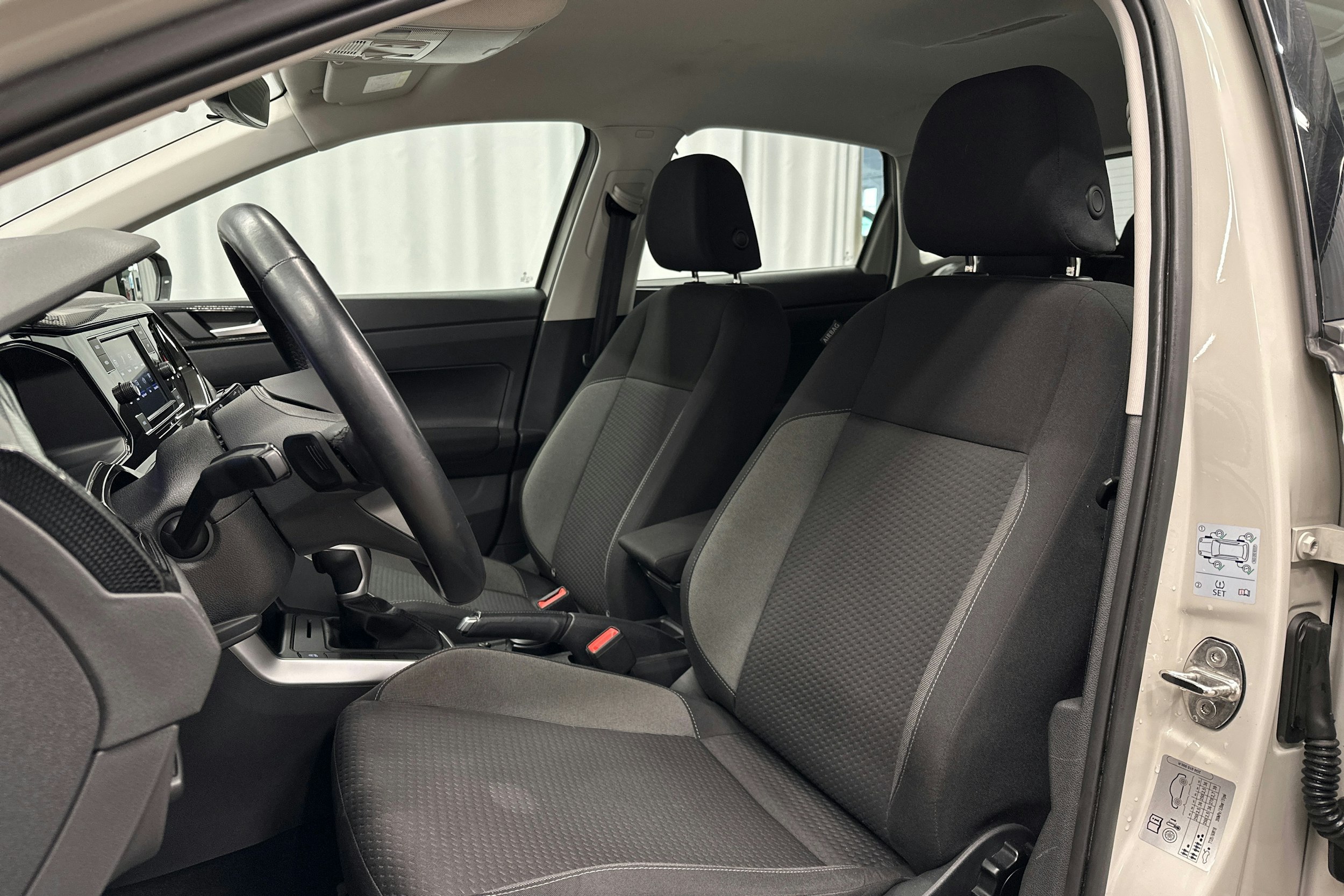 harmaa Volkswagen Polo 2023 kuva 12.