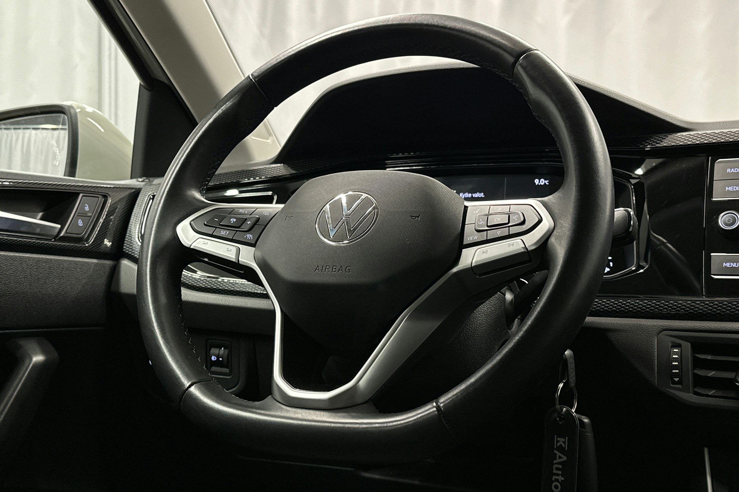harmaa Volkswagen Polo 2023 kuva 13.