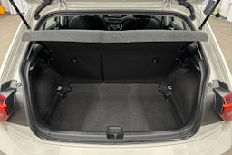 harmaa Volkswagen Polo 2023 kuva 14.