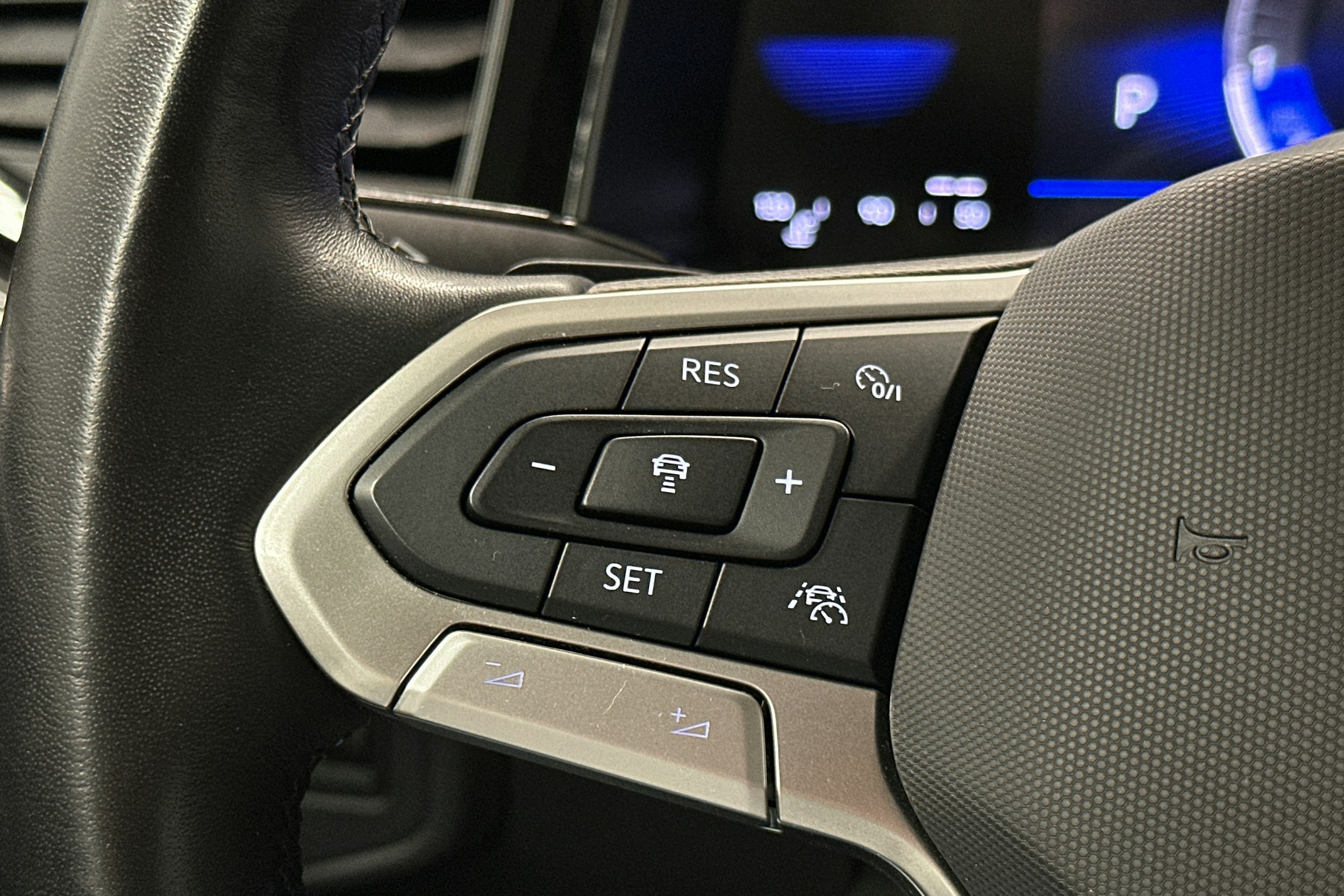 harmaa Volkswagen Polo 2023 kuva 17.