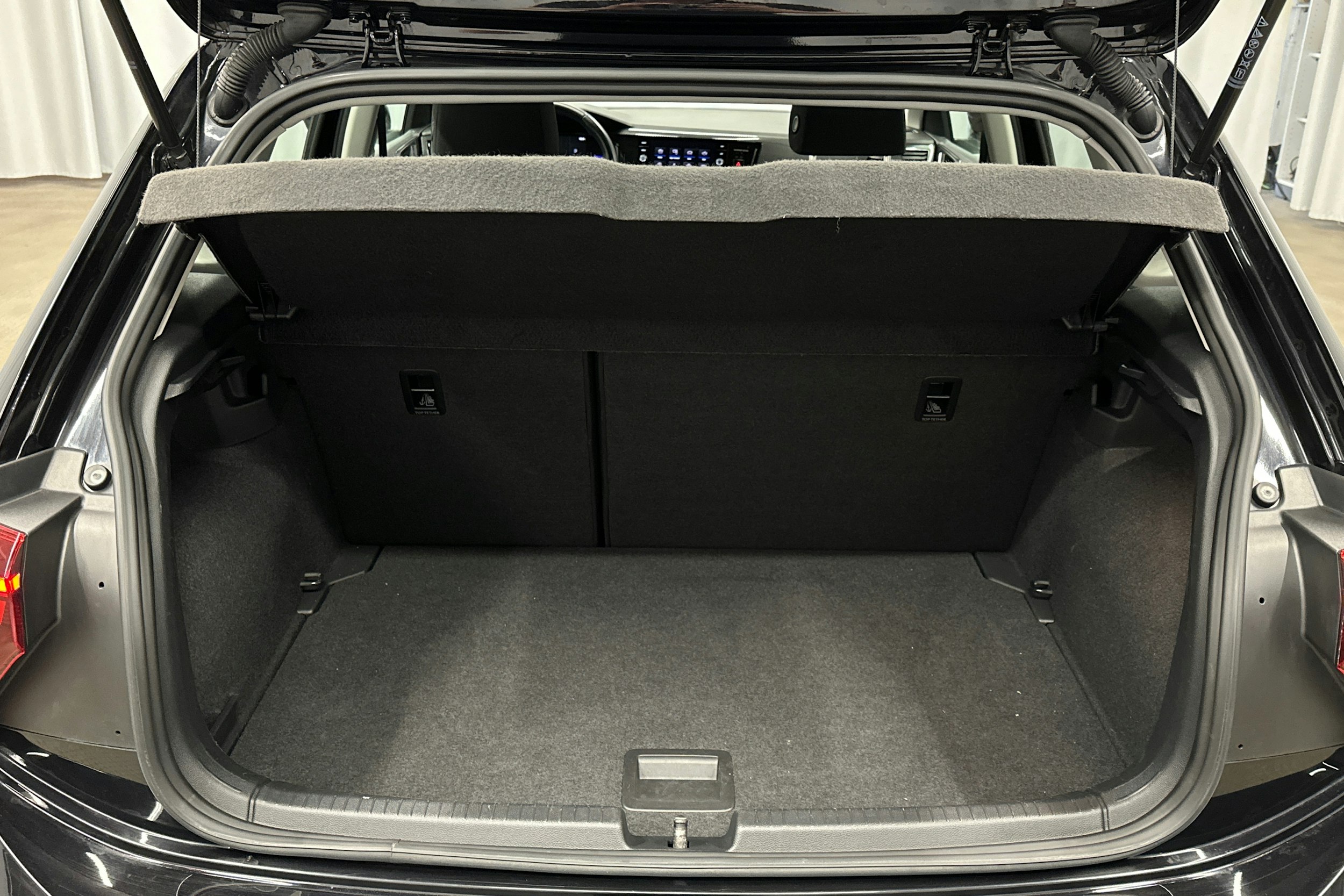 musta Volkswagen Polo 2023 kuva 14.