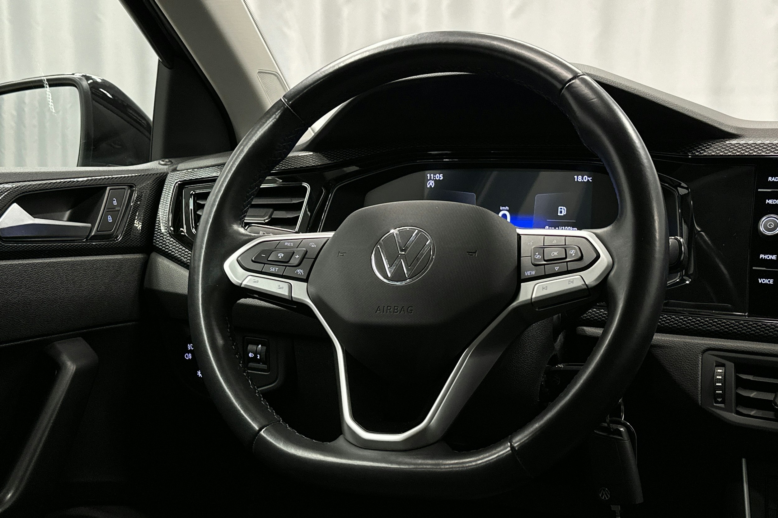 musta Volkswagen Polo 2023 kuva 15.