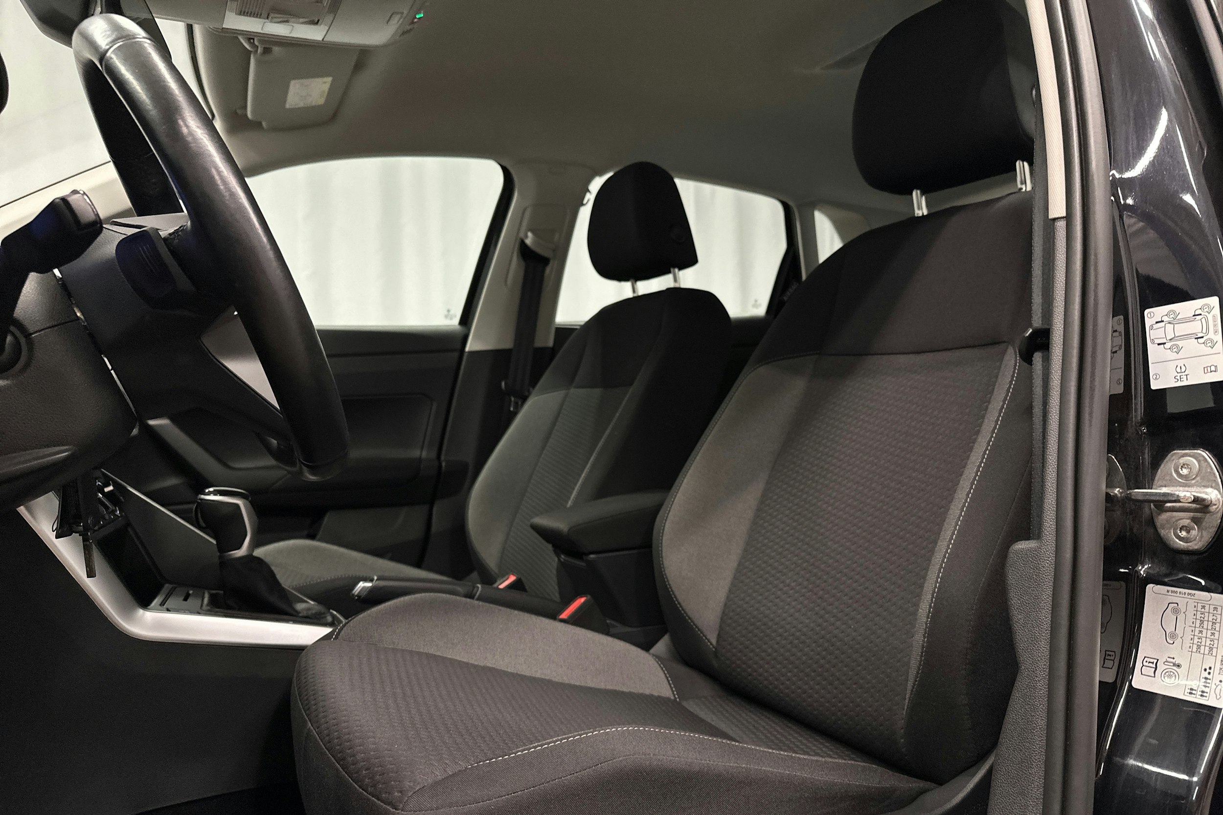 musta Volkswagen Polo 2023 kuva 17.