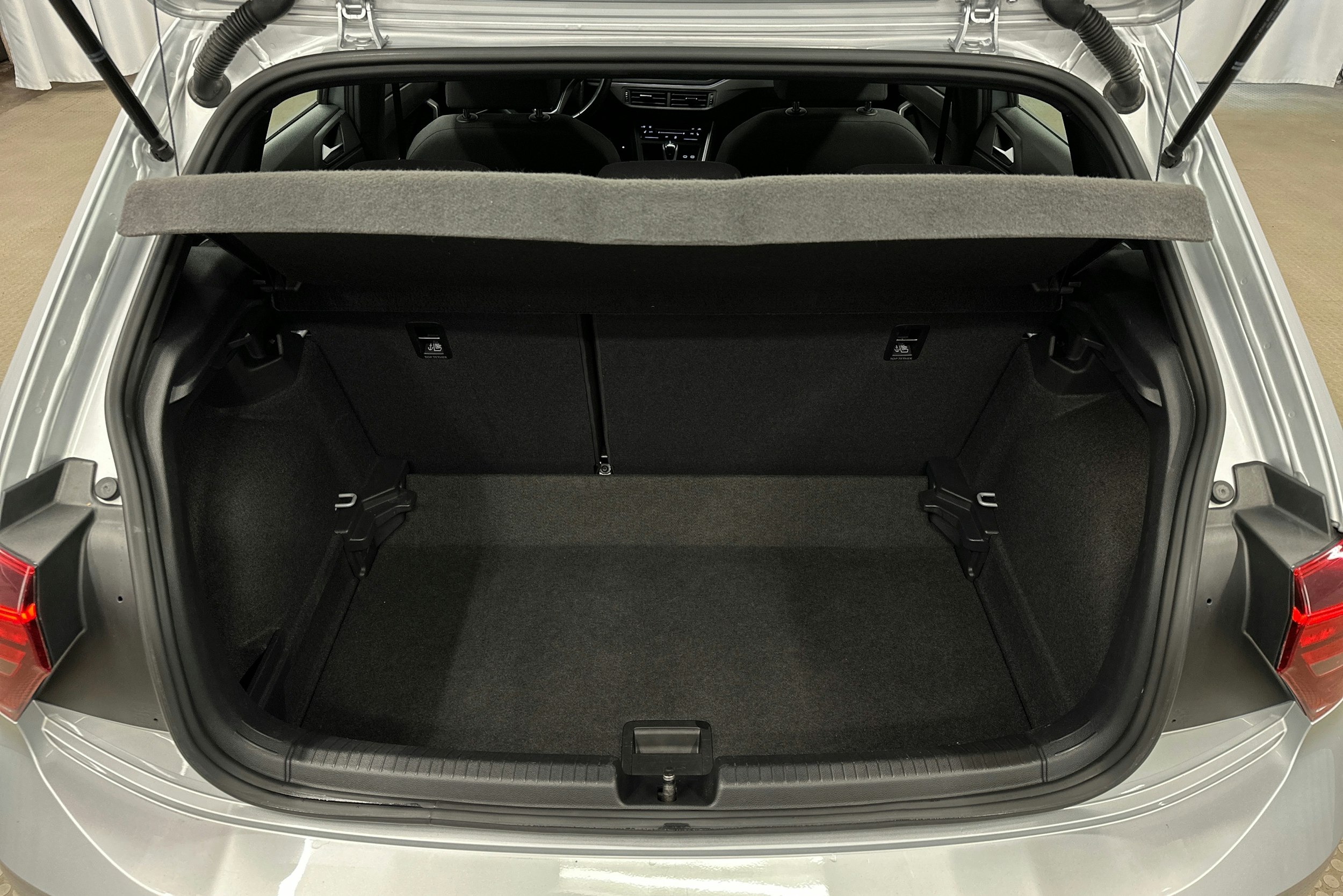harmaa Volkswagen Polo 2023 kuva 14.