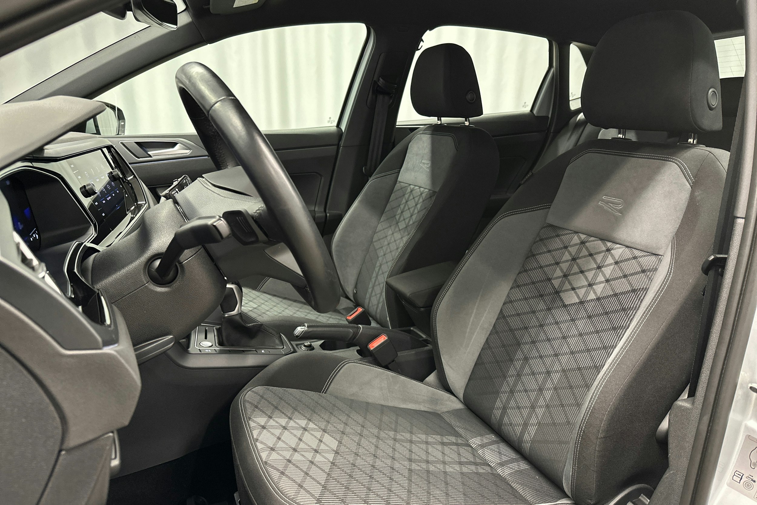 harmaa Volkswagen Polo 2023 kuva 15.