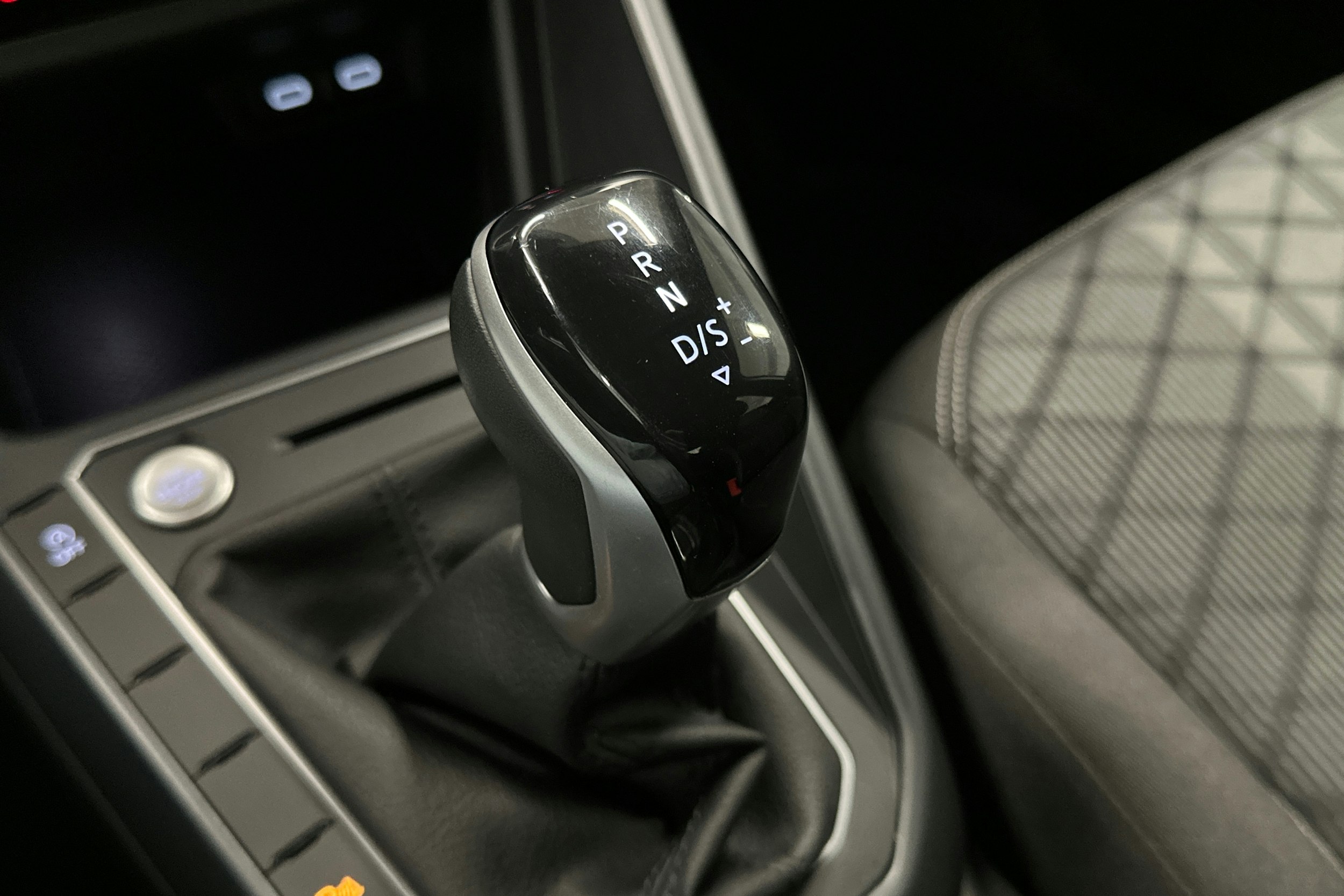 harmaa Volkswagen Polo 2023 kuva 24.