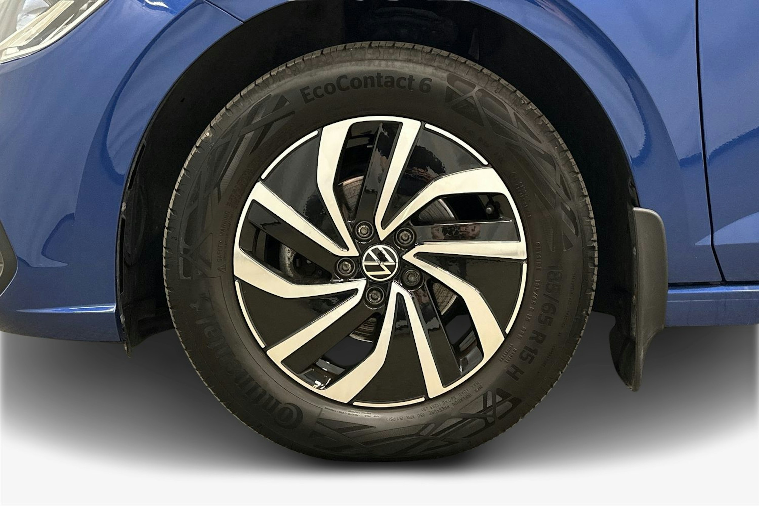 sininen Volkswagen Polo 2023 kuva 11.
