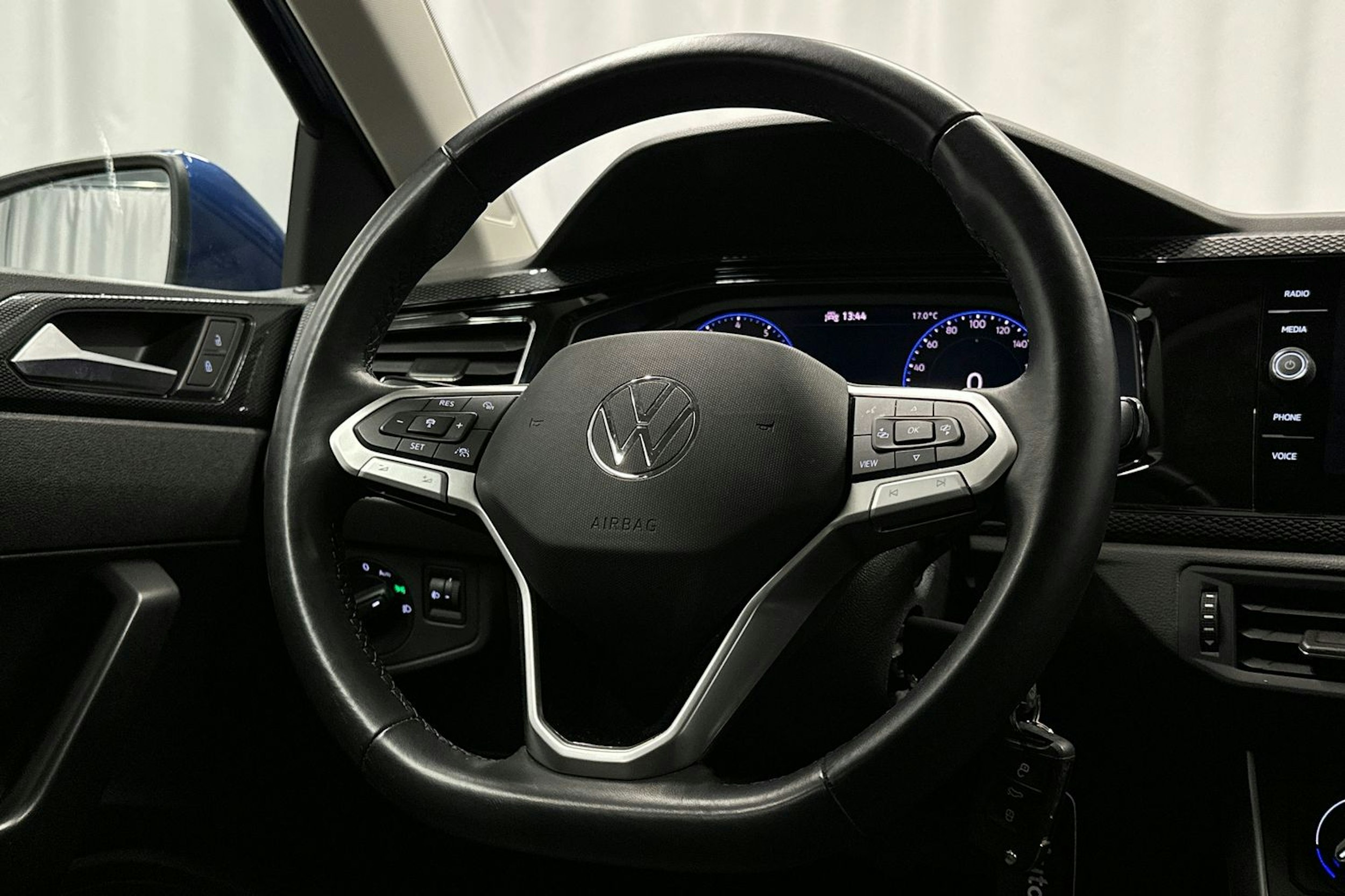 sininen Volkswagen Polo 2023 kuva 15.