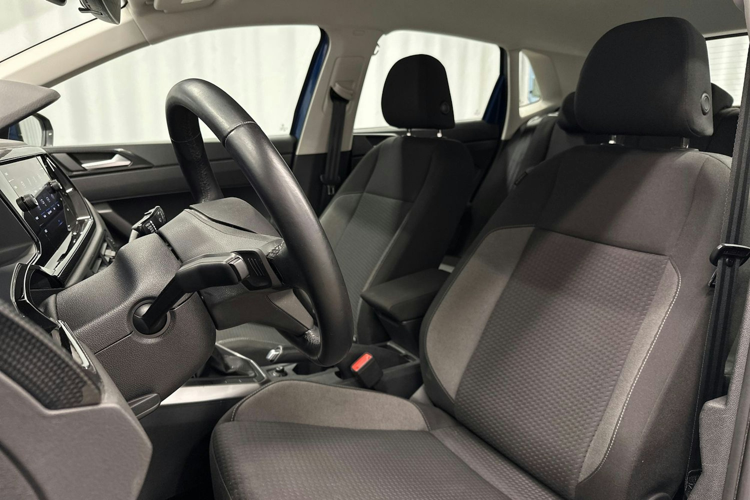 sininen Volkswagen Polo 2023 kuva 16.