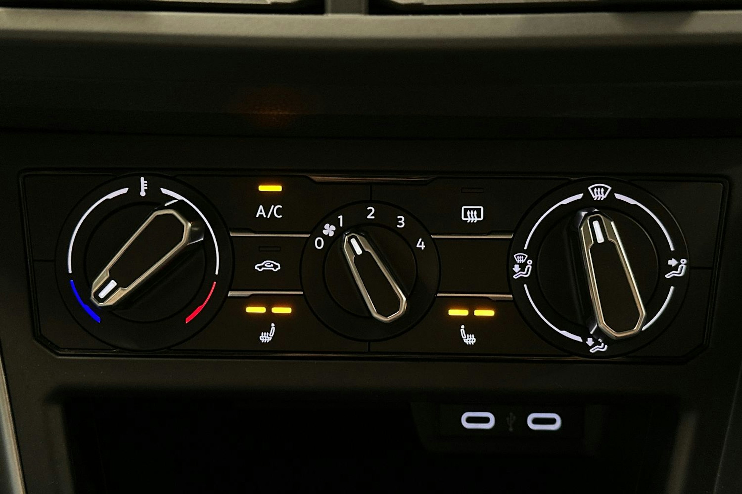 sininen Volkswagen Polo 2023 kuva 24.