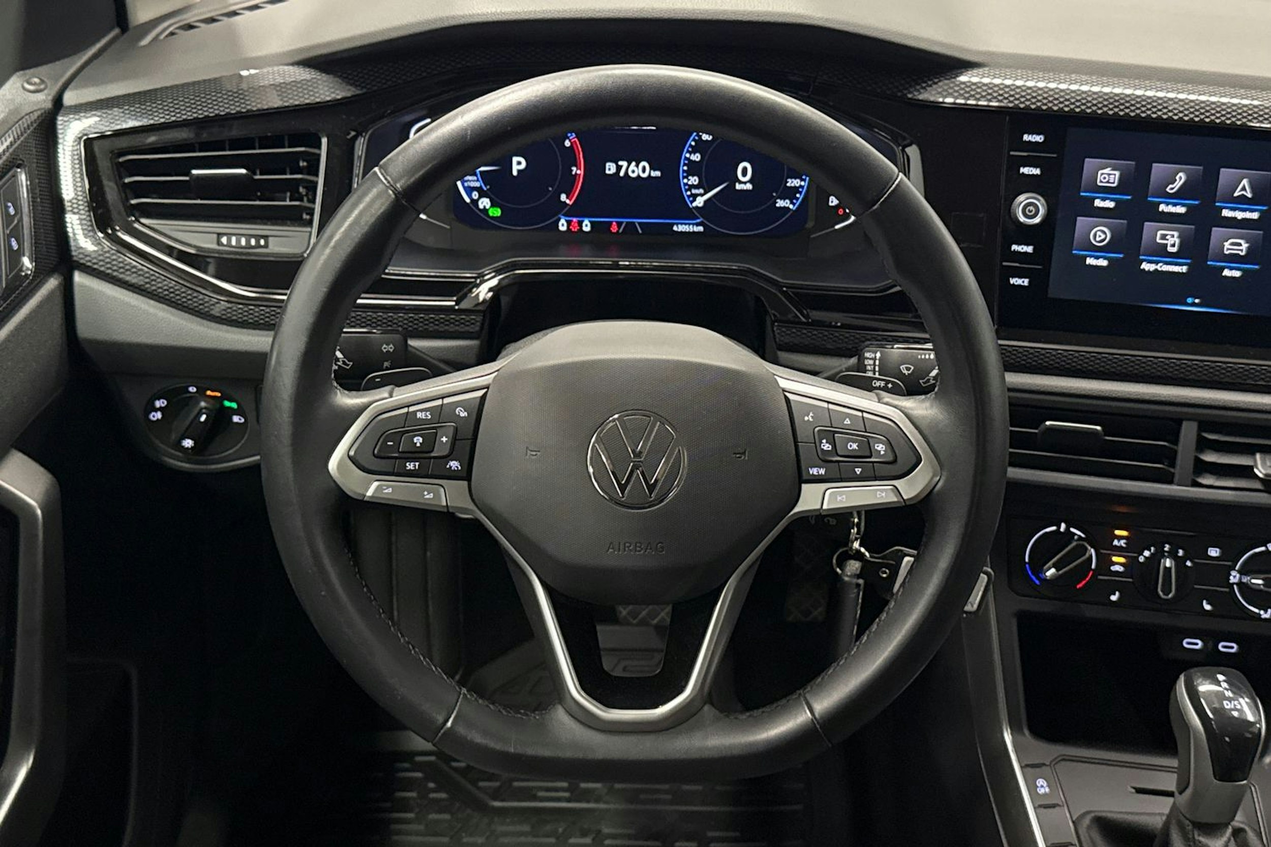 sininen Volkswagen Polo 2023 kuva 14.