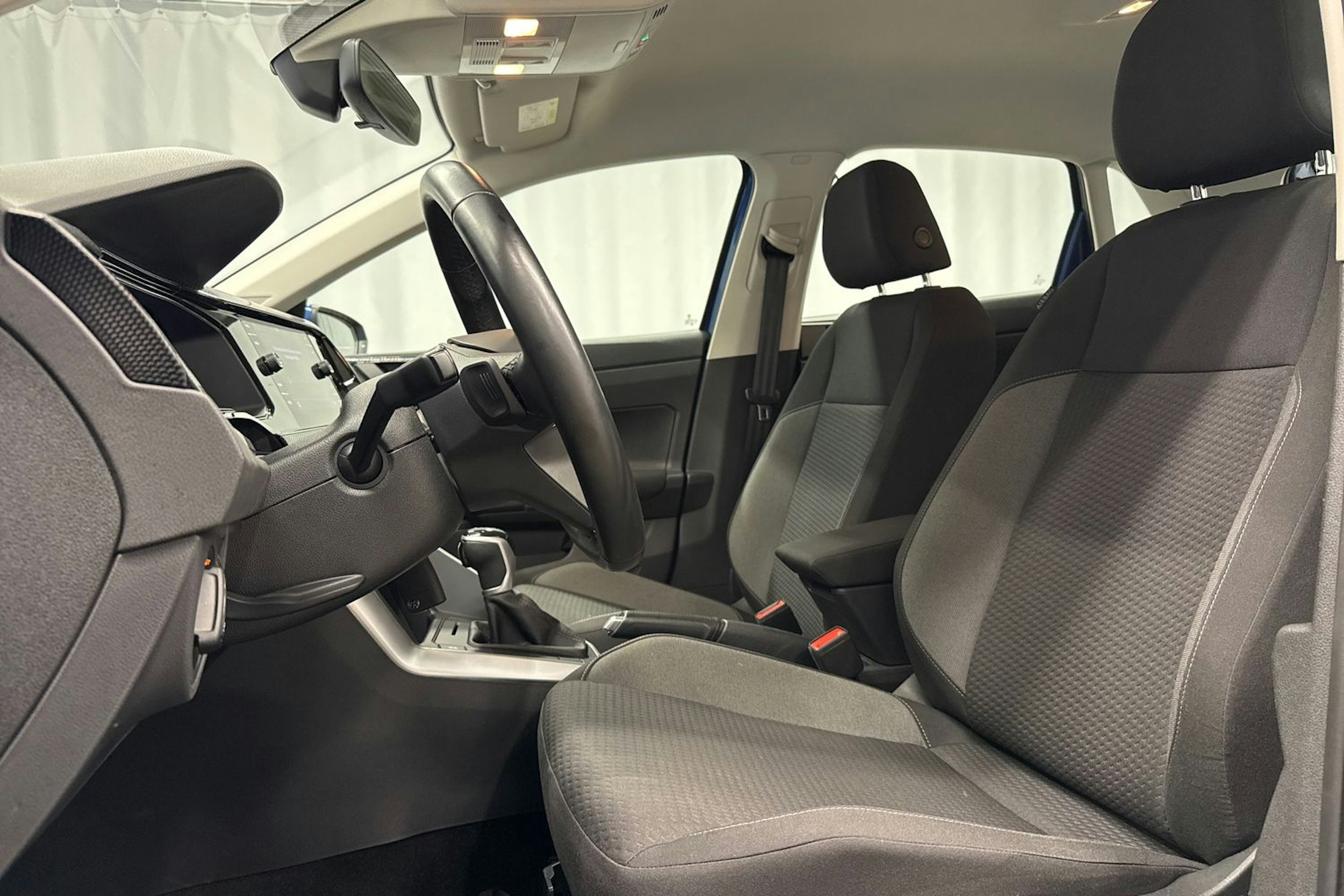 sininen Volkswagen Polo 2023 kuva 22.