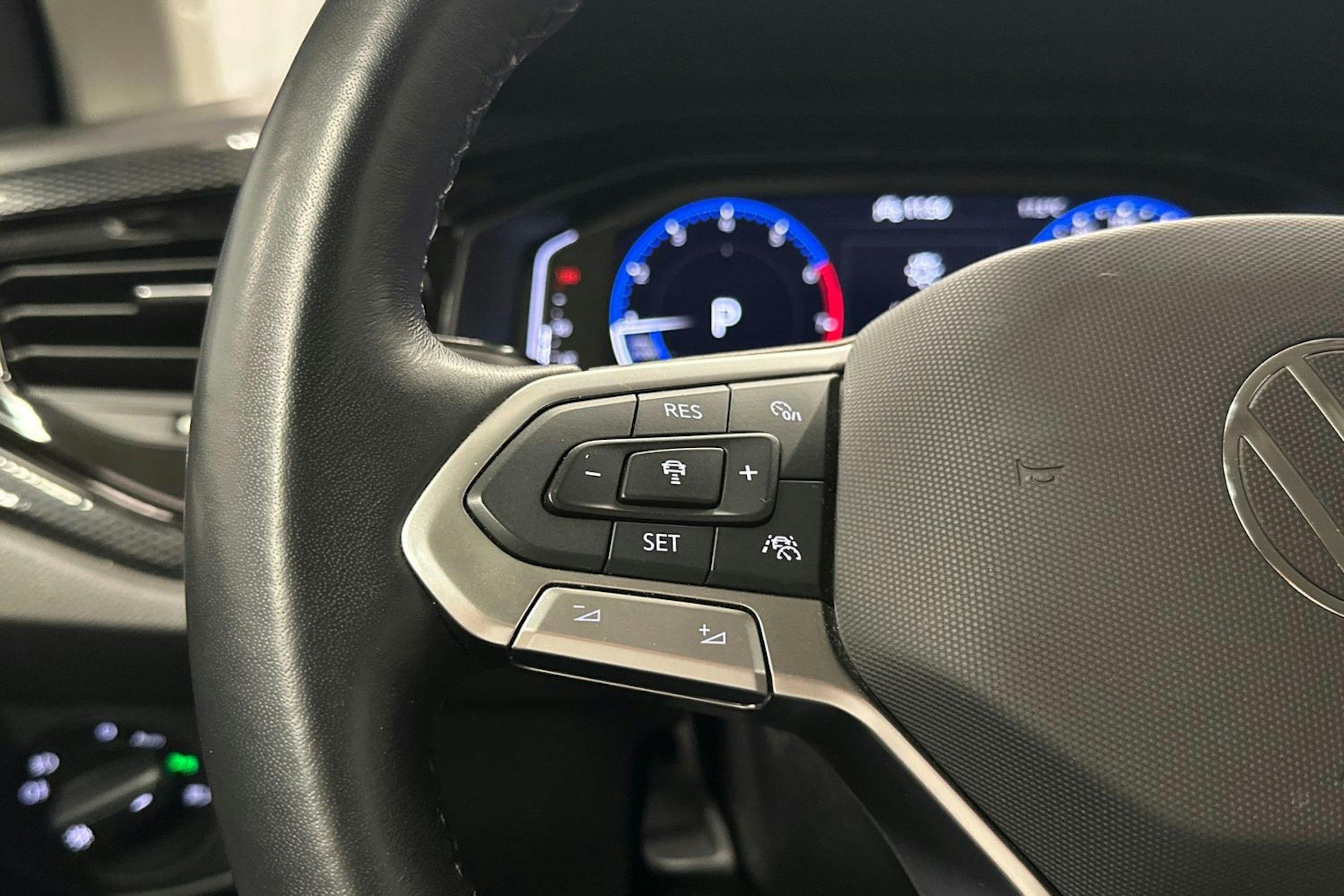 sininen Volkswagen Polo 2023 kuva 15.