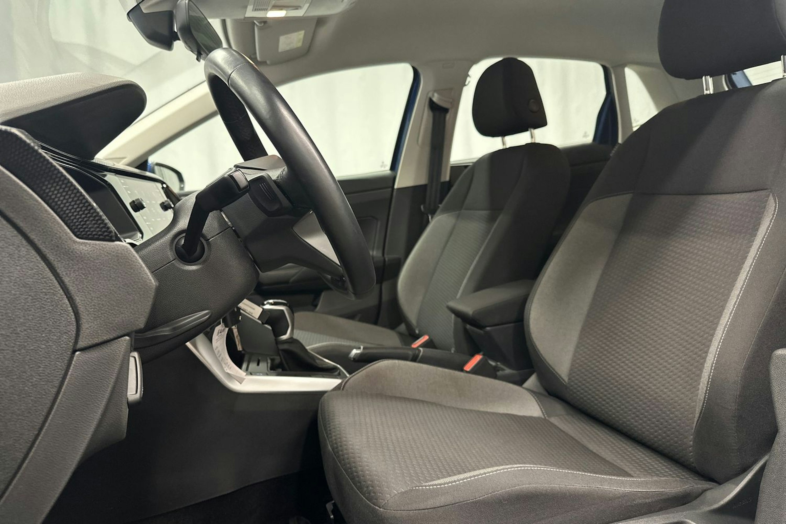 sininen Volkswagen Polo 2023 kuva 22.