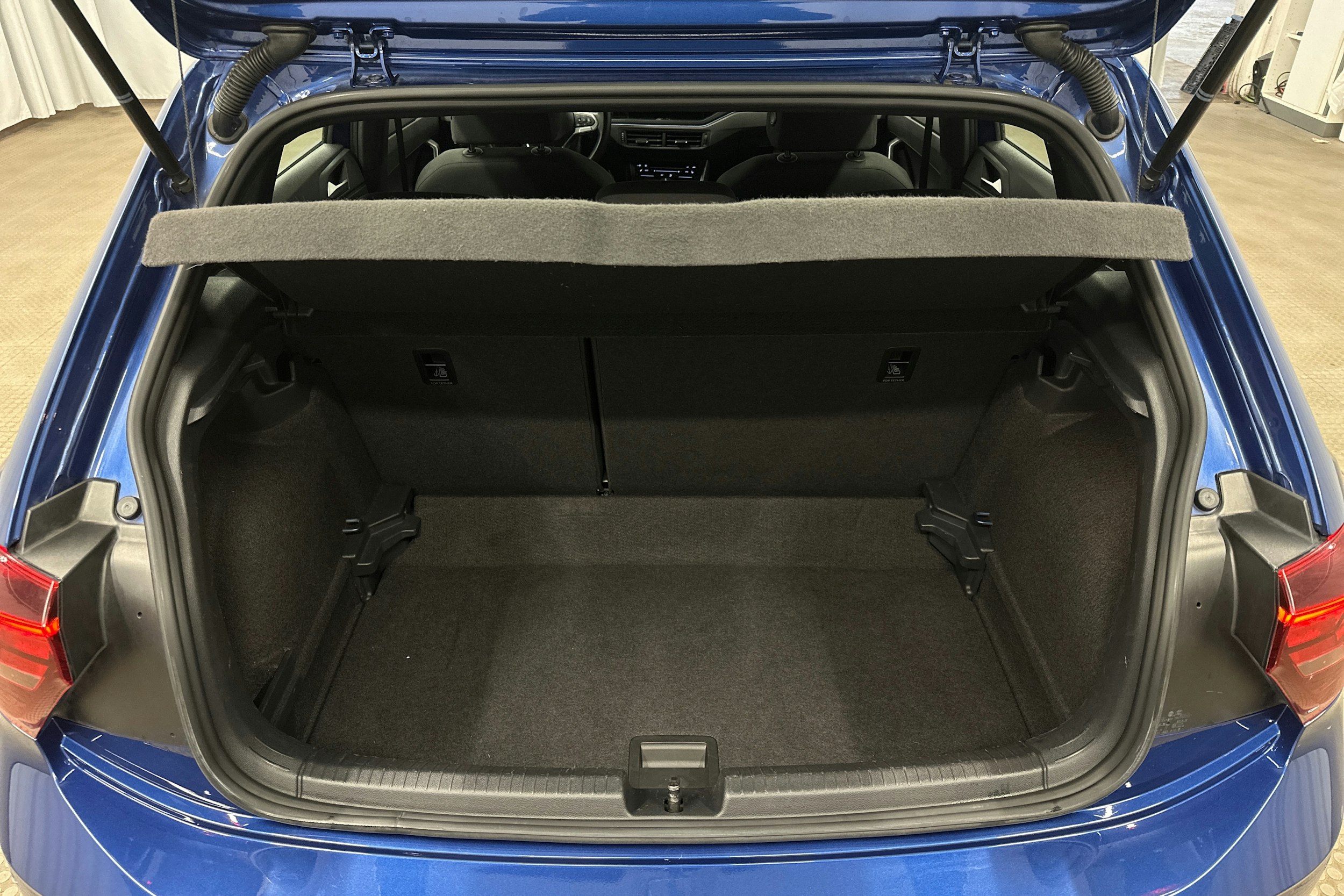 sininen Volkswagen Polo 2023 kuva 14.