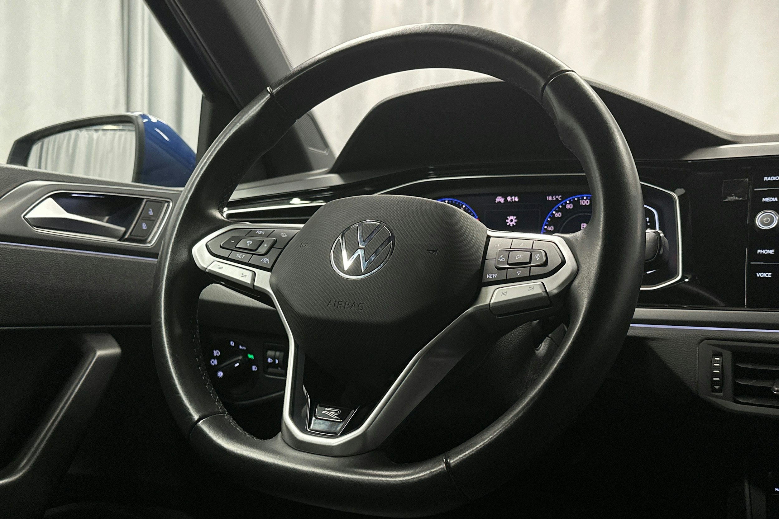 sininen Volkswagen Polo 2023 kuva 16.