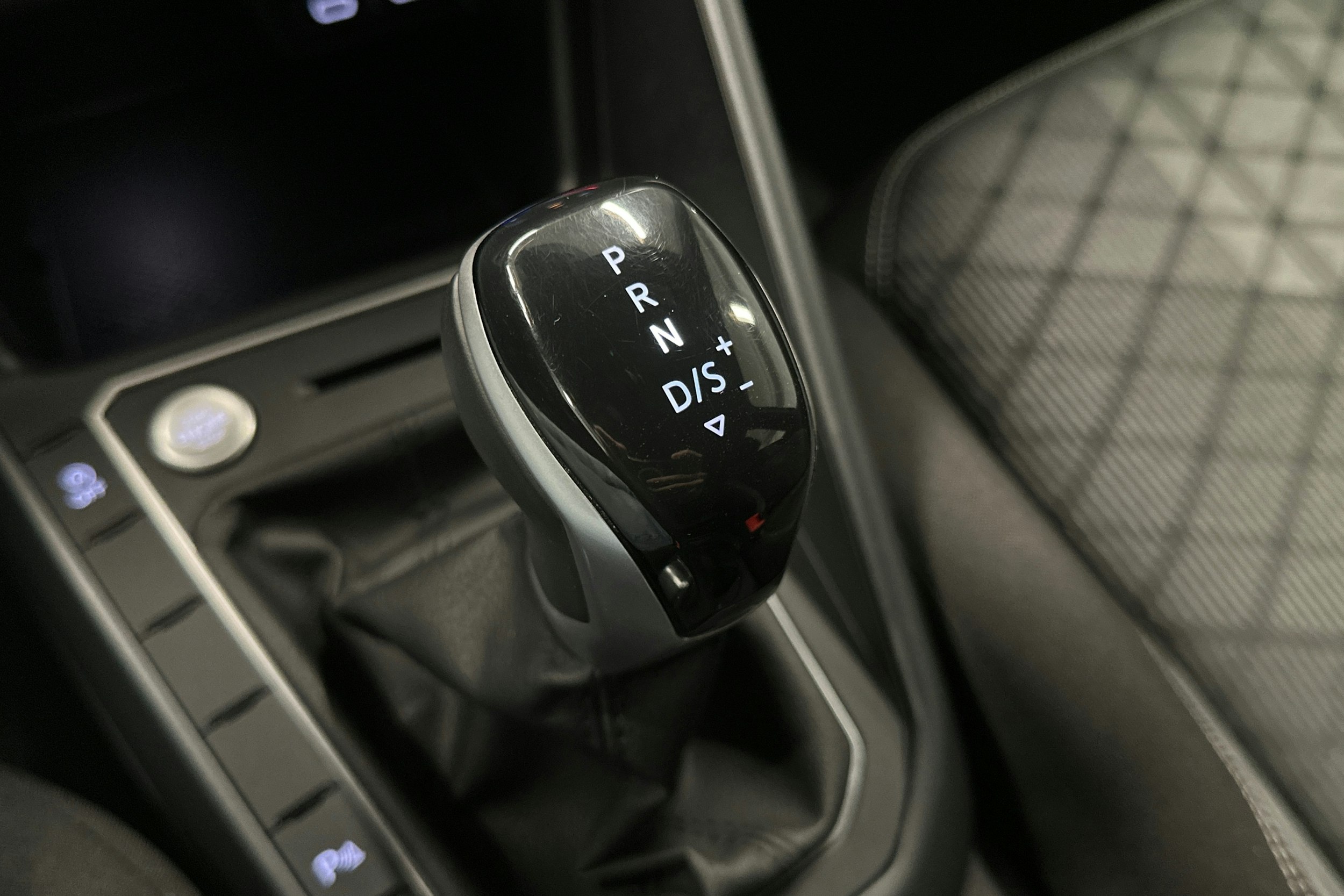 sininen Volkswagen Polo 2023 kuva 24.