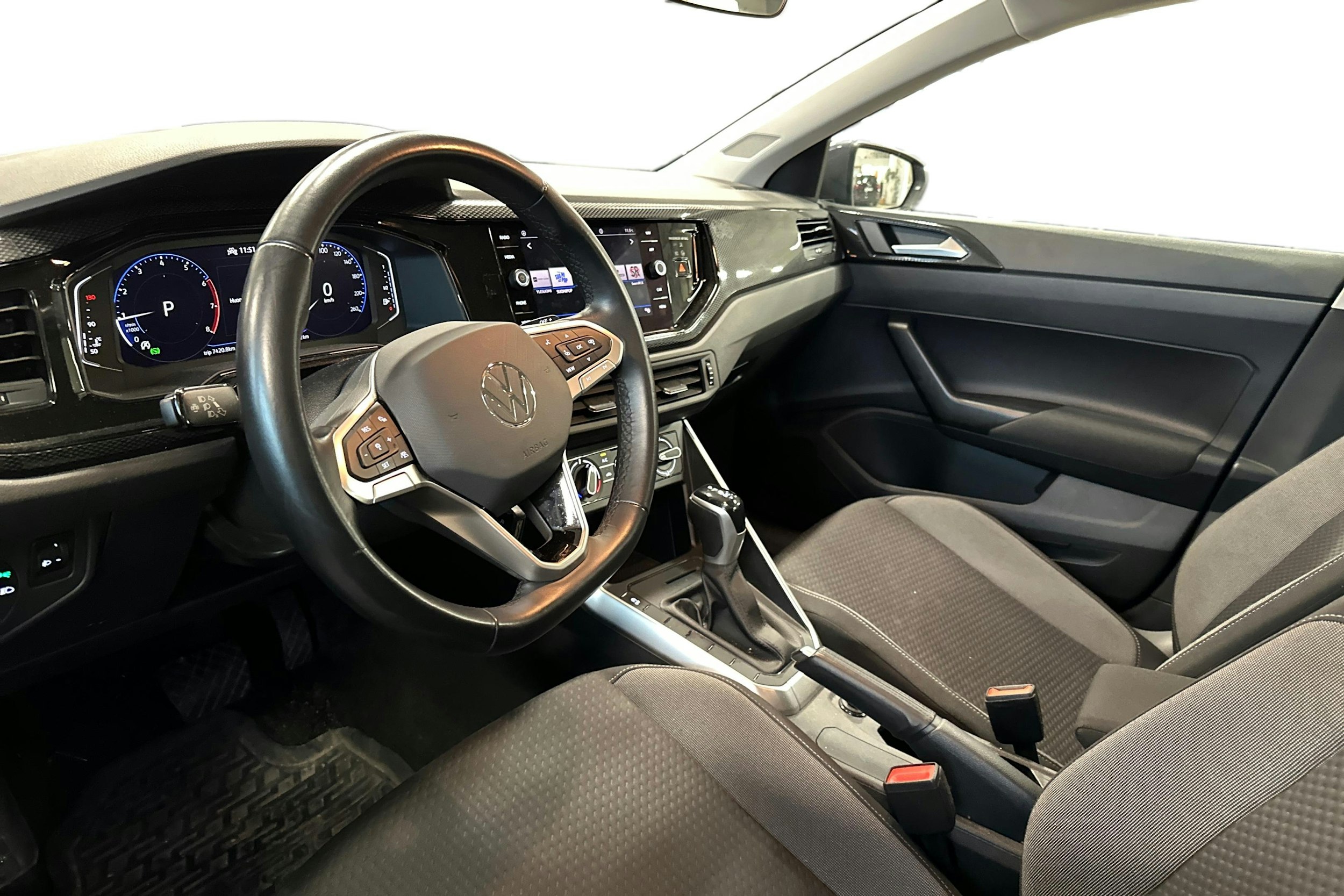 harmaa Volkswagen Polo 2023 kuva 3.