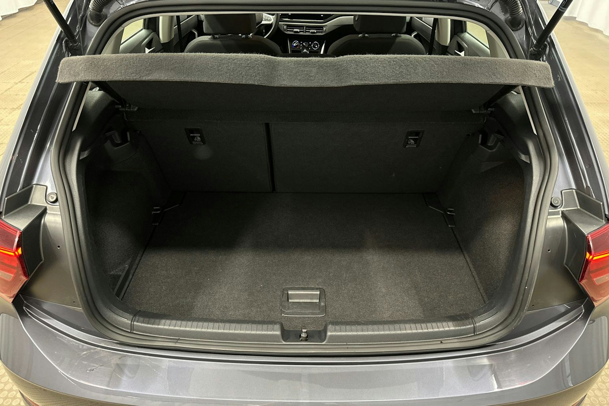 harmaa Volkswagen Polo 2023 kuva 14.
