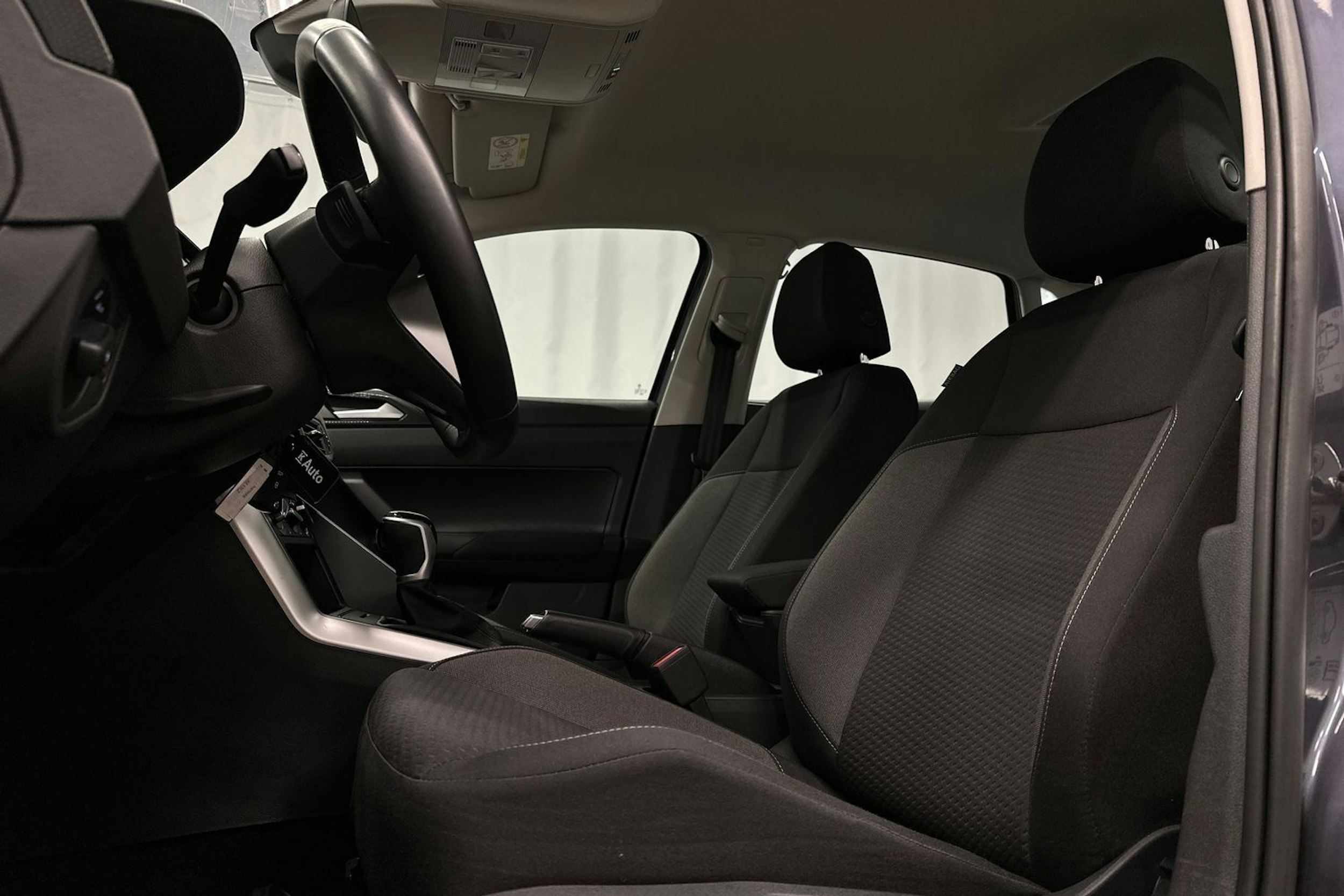 harmaa Volkswagen Polo 2023 kuva 15.
