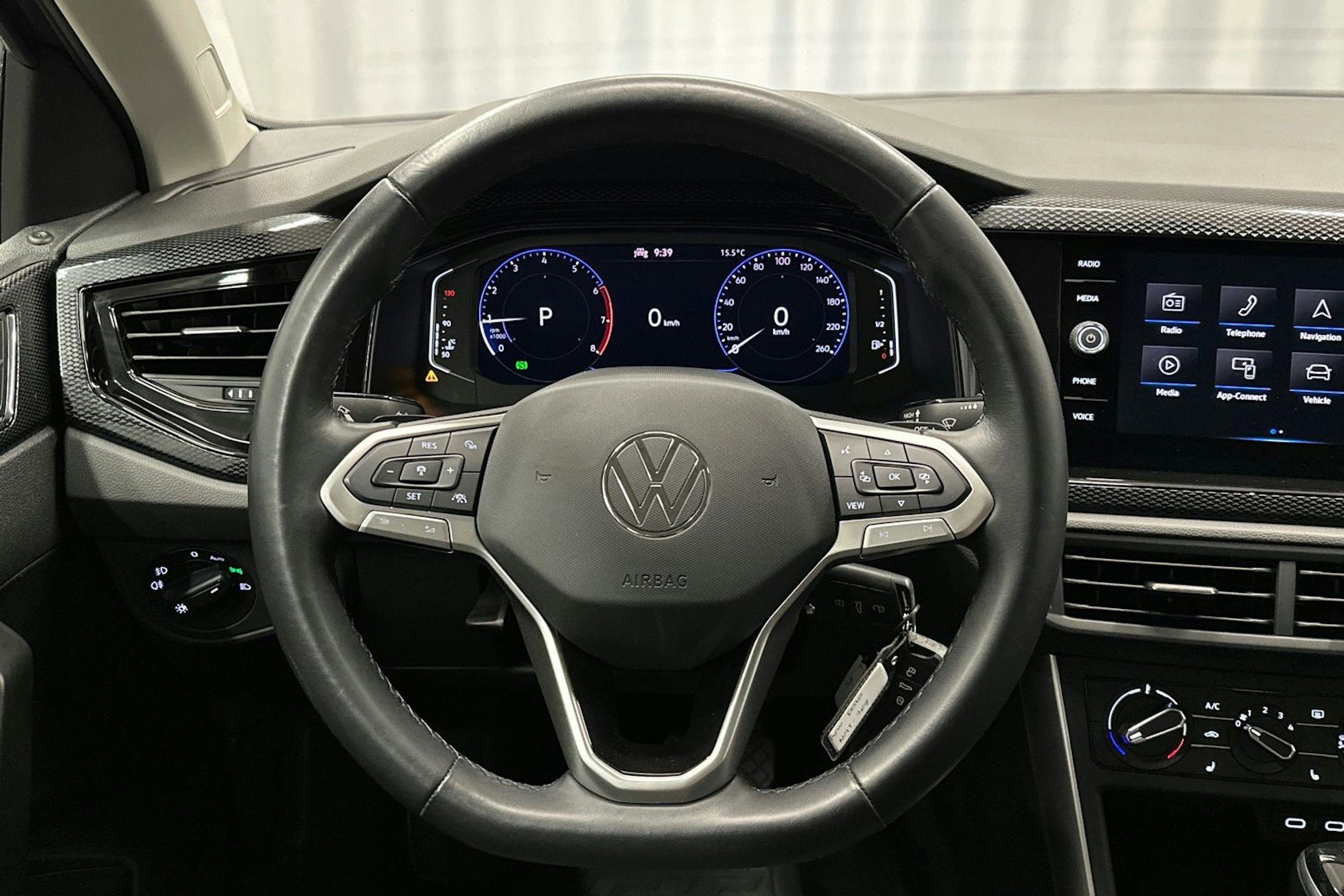 harmaa Volkswagen Polo 2023 kuva 16.