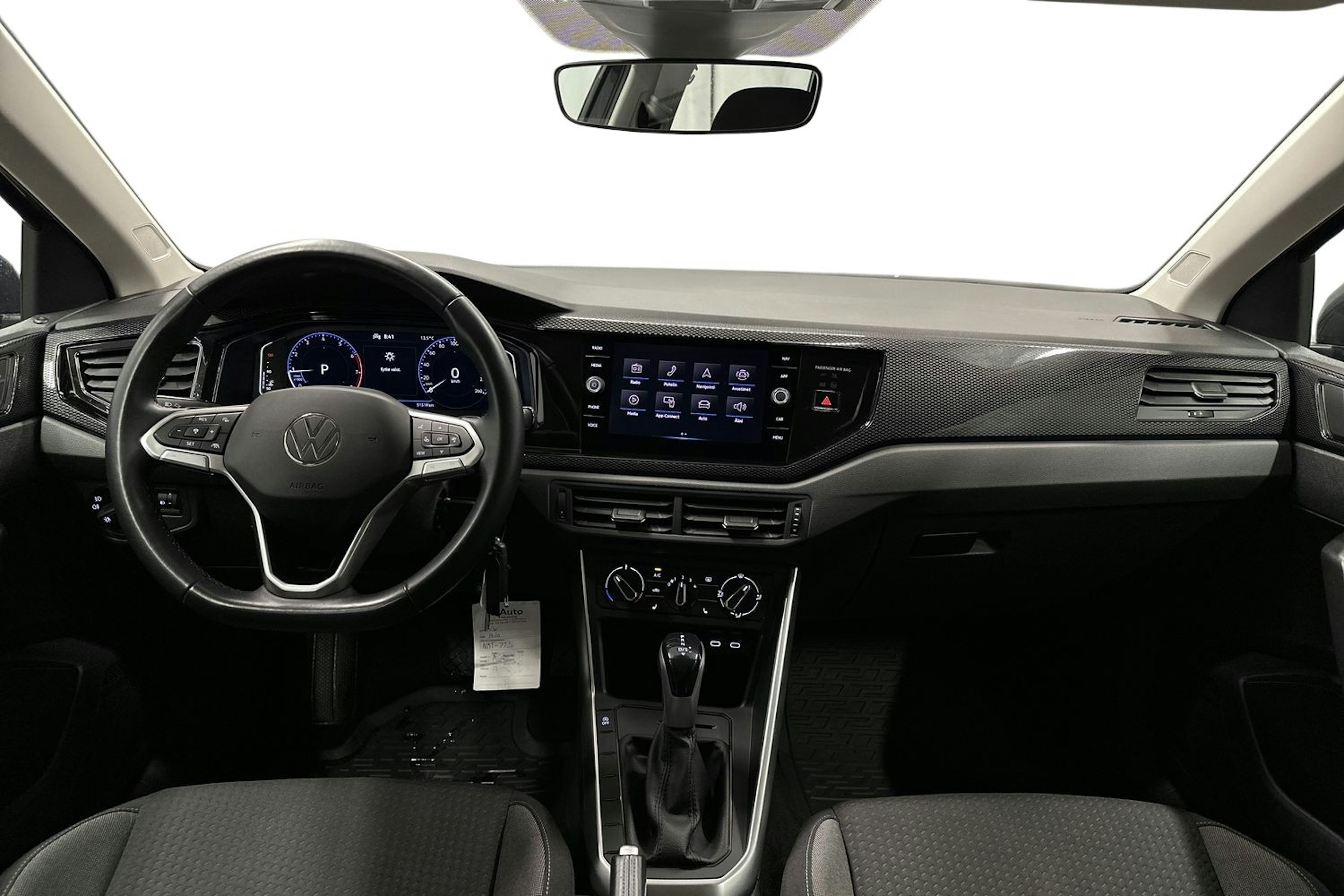 harmaa Volkswagen Polo 2023 kuva 9.