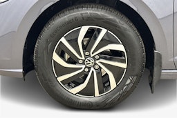 harmaa Volkswagen Polo 2023 kuva 11.