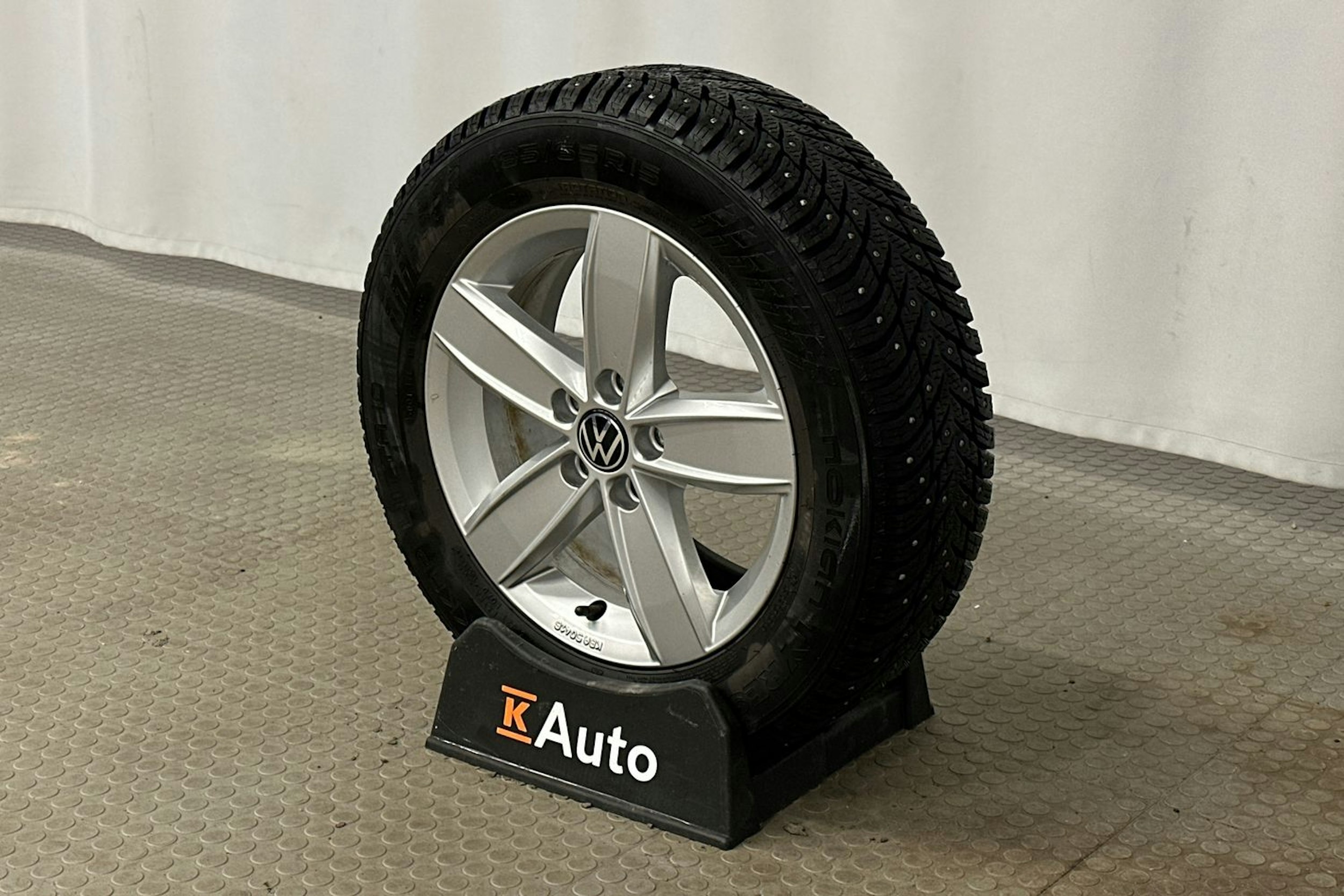 harmaa Volkswagen Polo 2023 kuva 13.