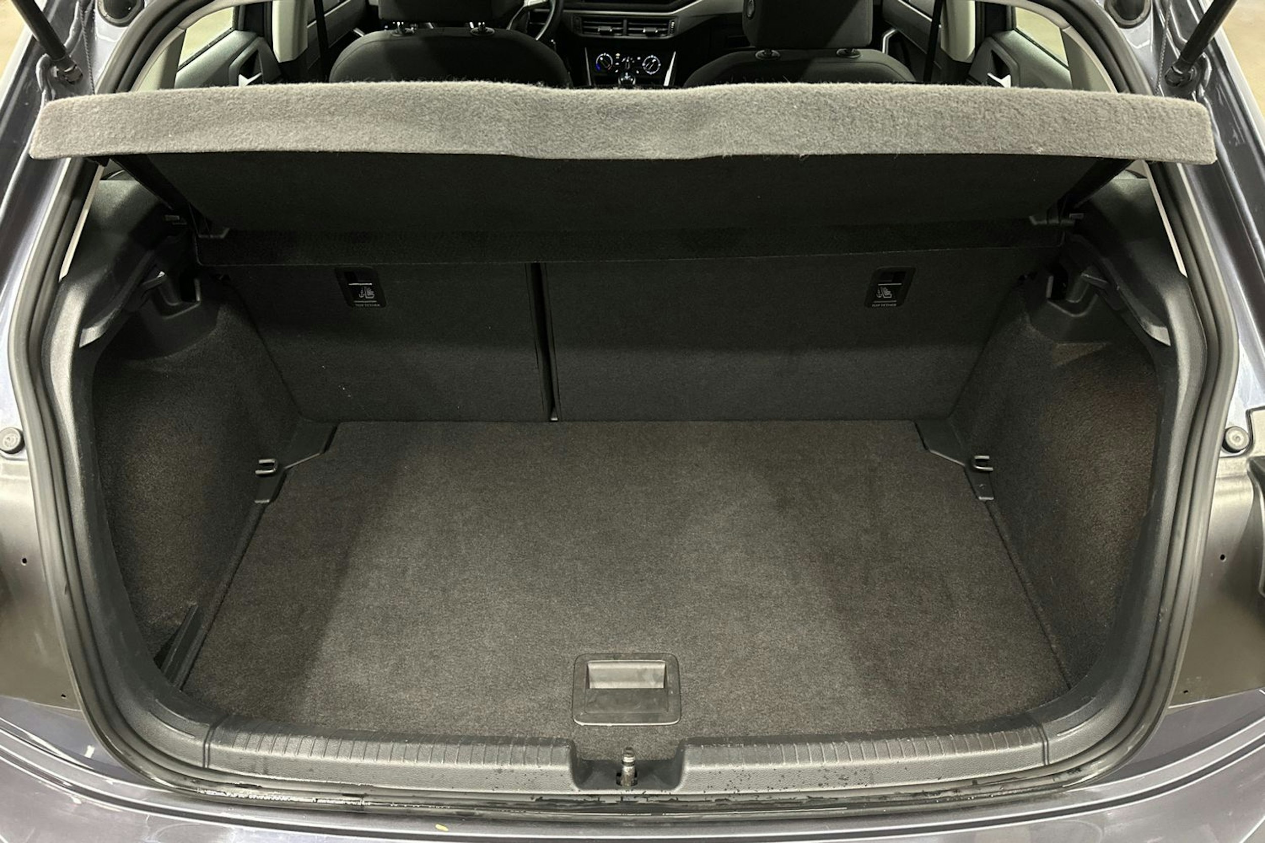 harmaa Volkswagen Polo 2023 kuva 14.