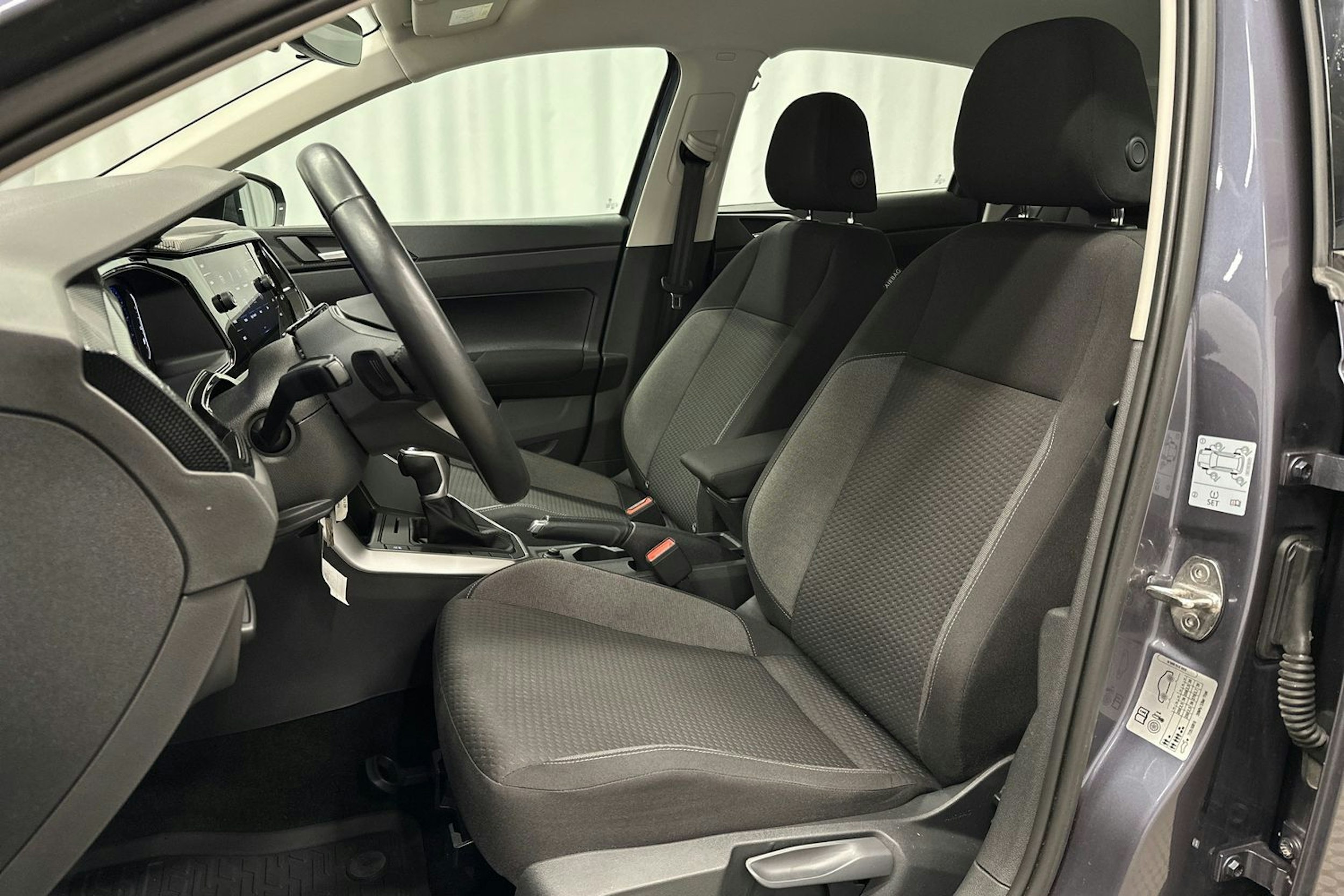 harmaa Volkswagen Polo 2023 kuva 15.