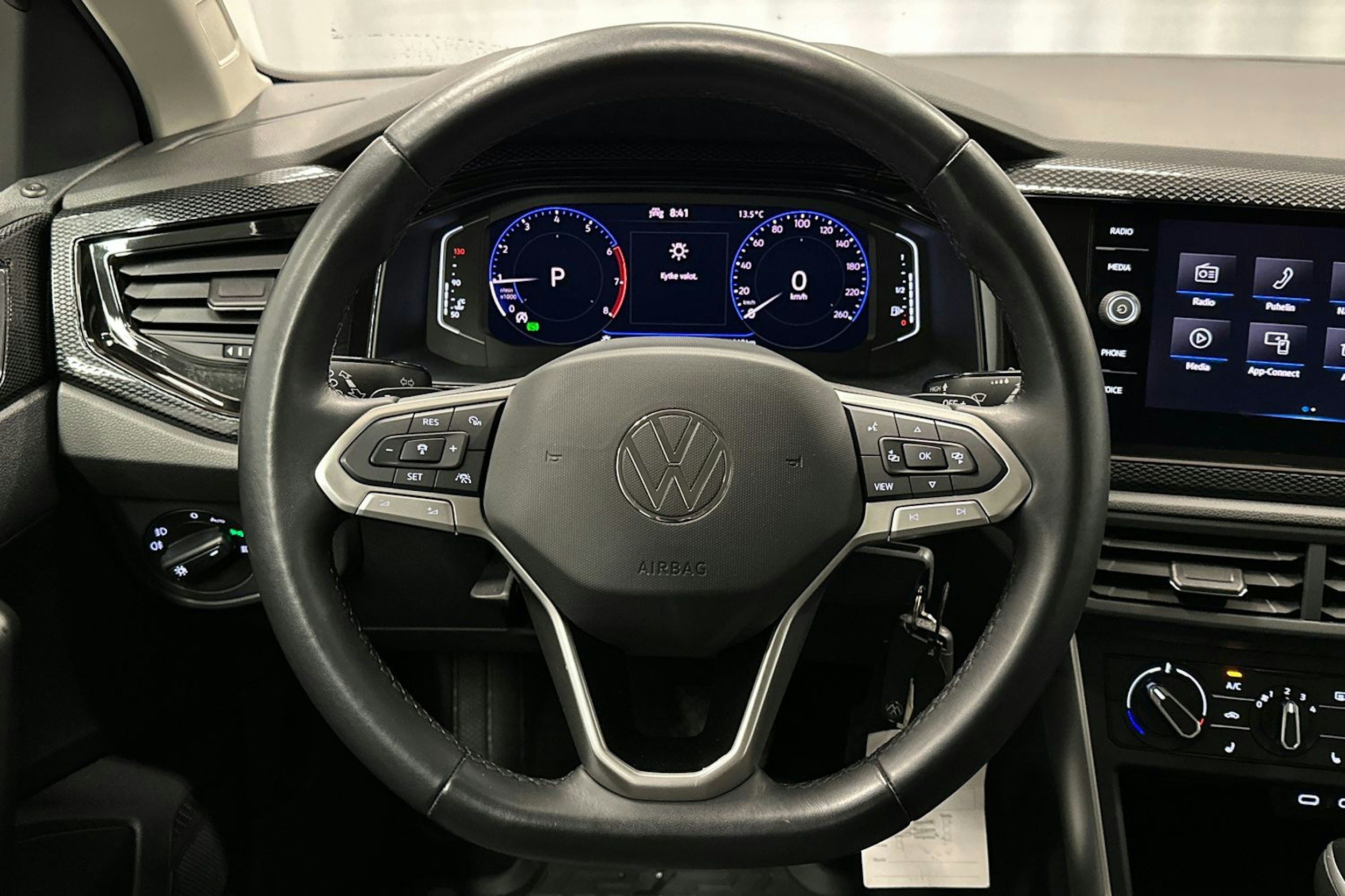 harmaa Volkswagen Polo 2023 kuva 16.