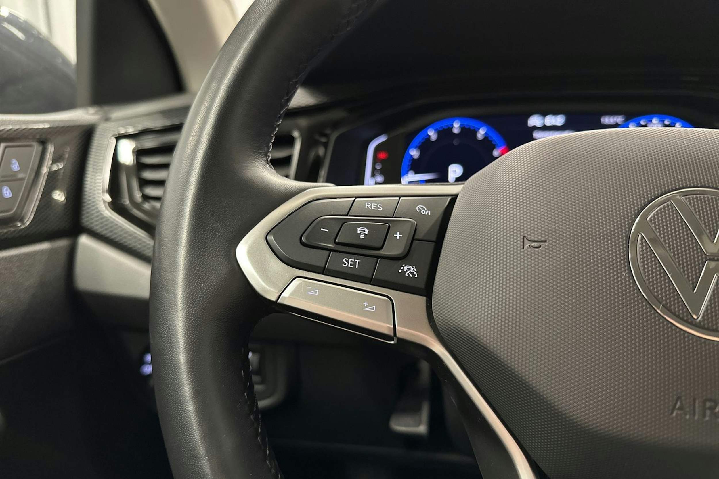harmaa Volkswagen Polo 2023 kuva 17.