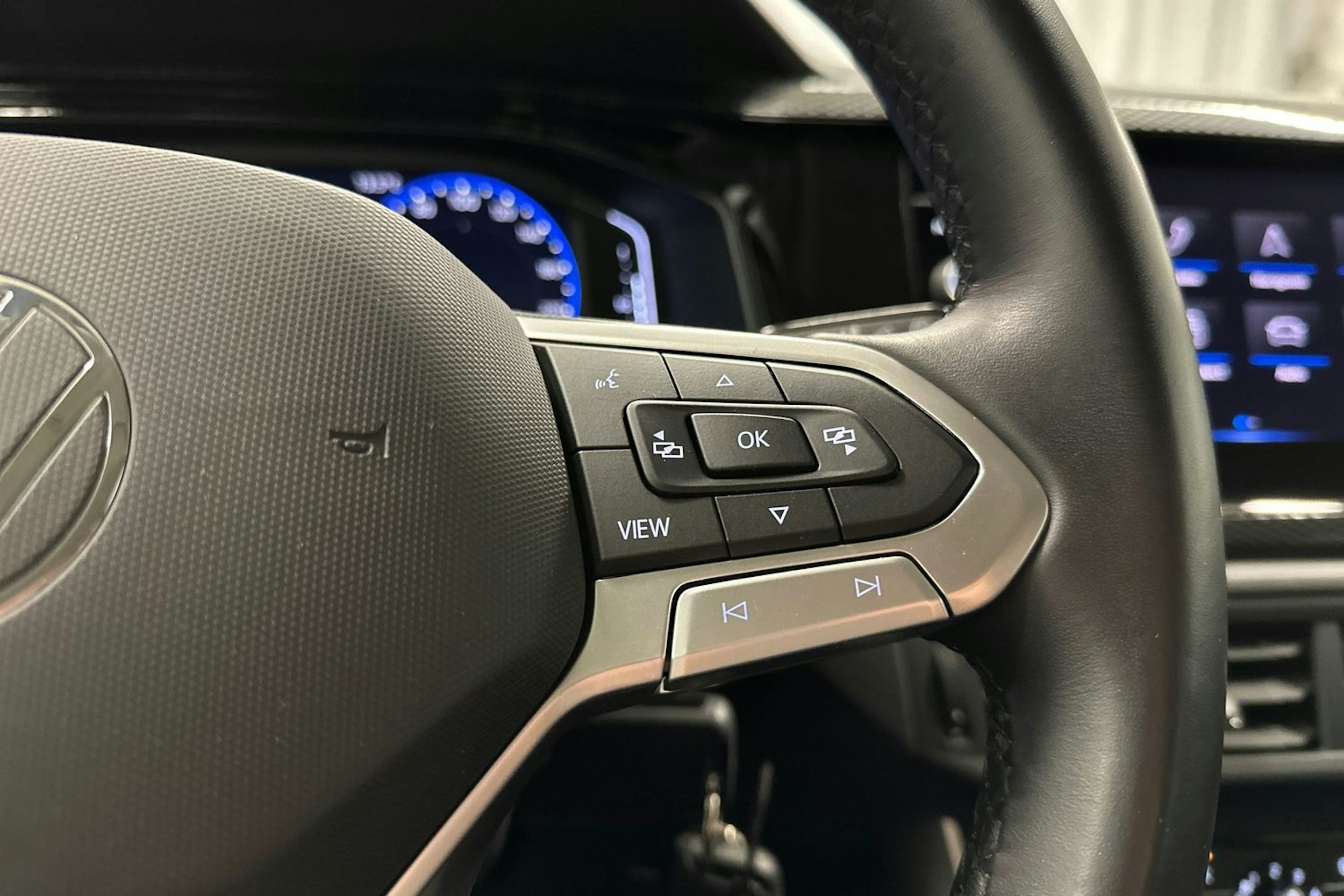 harmaa Volkswagen Polo 2023 kuva 18.