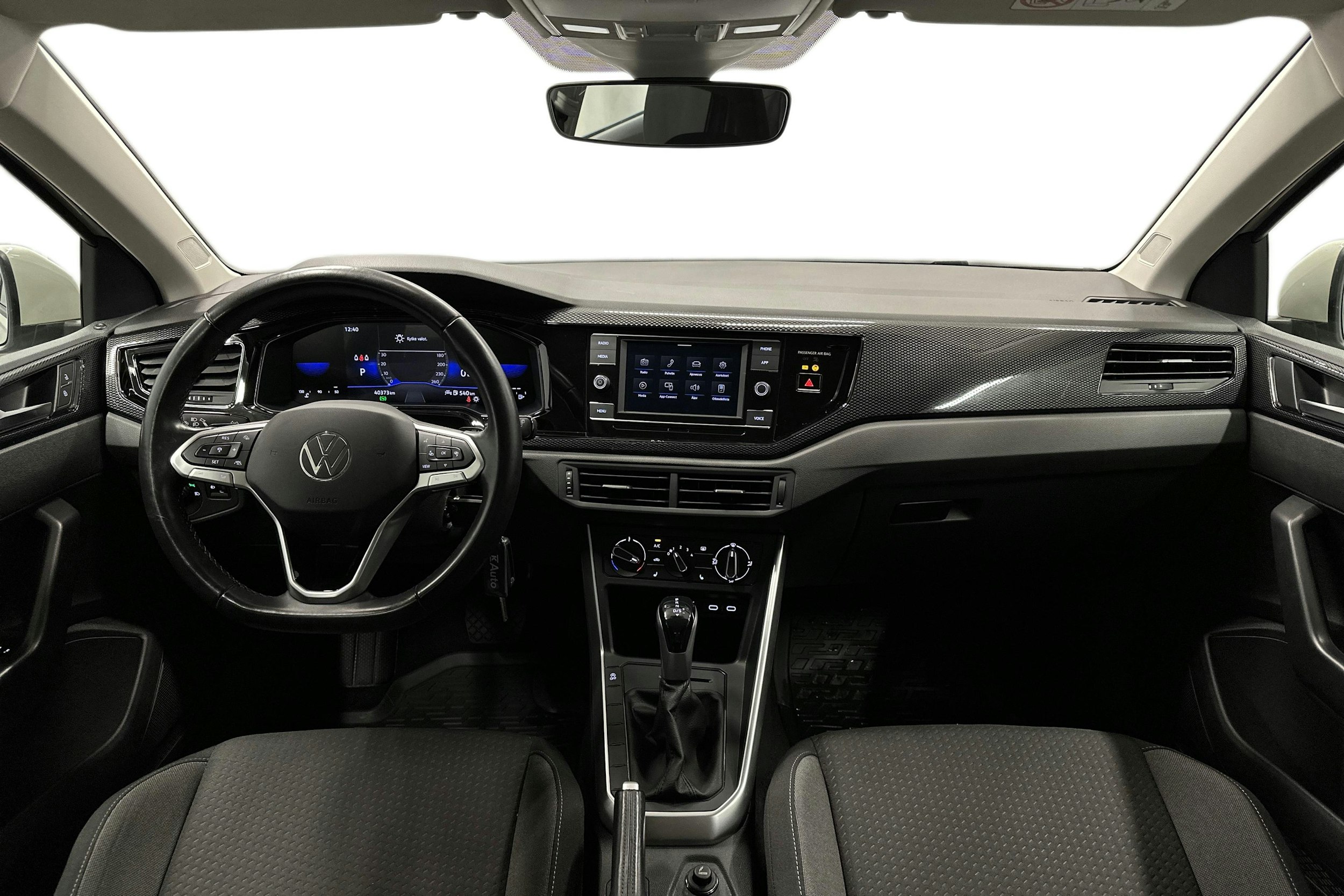 harmaa Volkswagen Polo 2023 kuva 7.