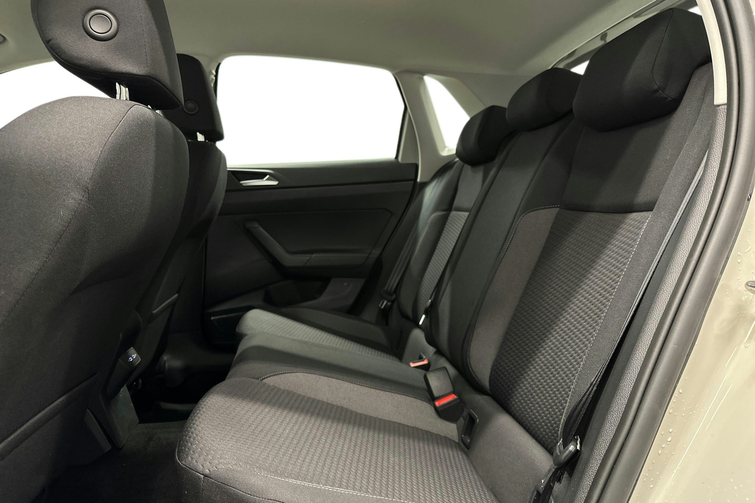 harmaa Volkswagen Polo 2023 kuva 8.